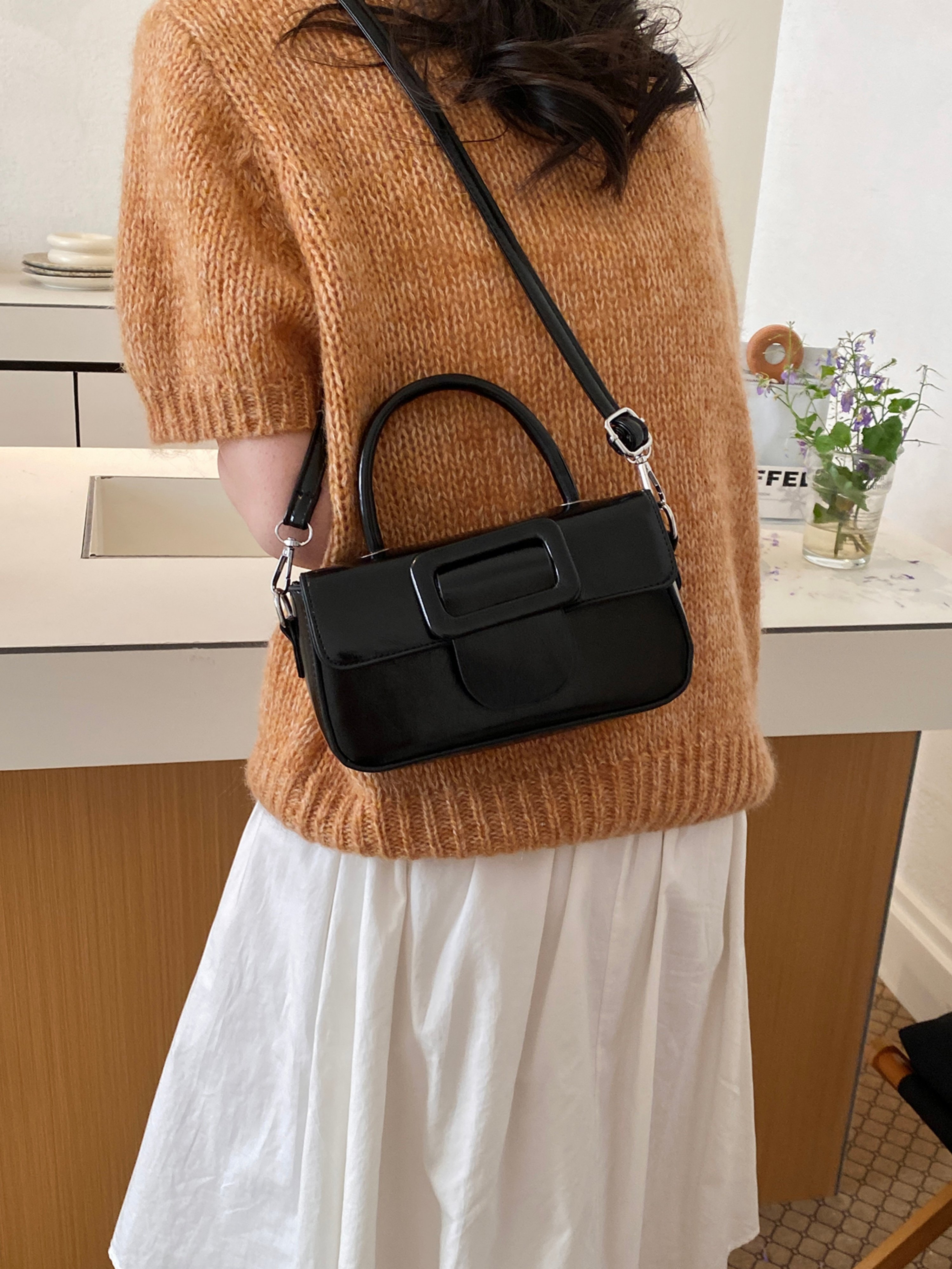 Black Solid Handbag with Magnetic Closure