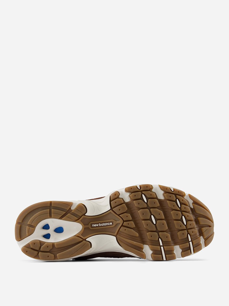 حذاء رياضي 530 بني