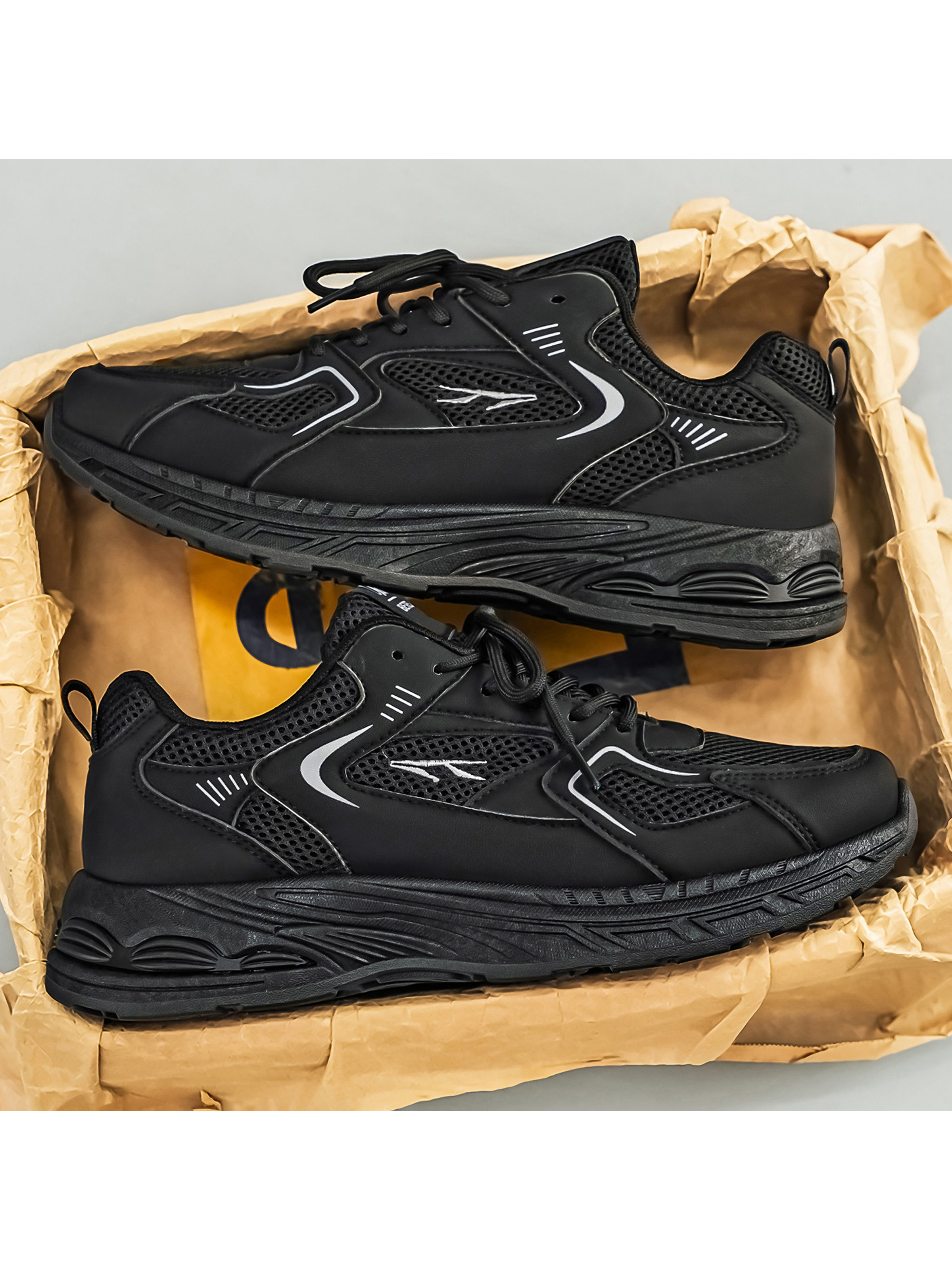Men PU Textile Lace-Up Sneakers