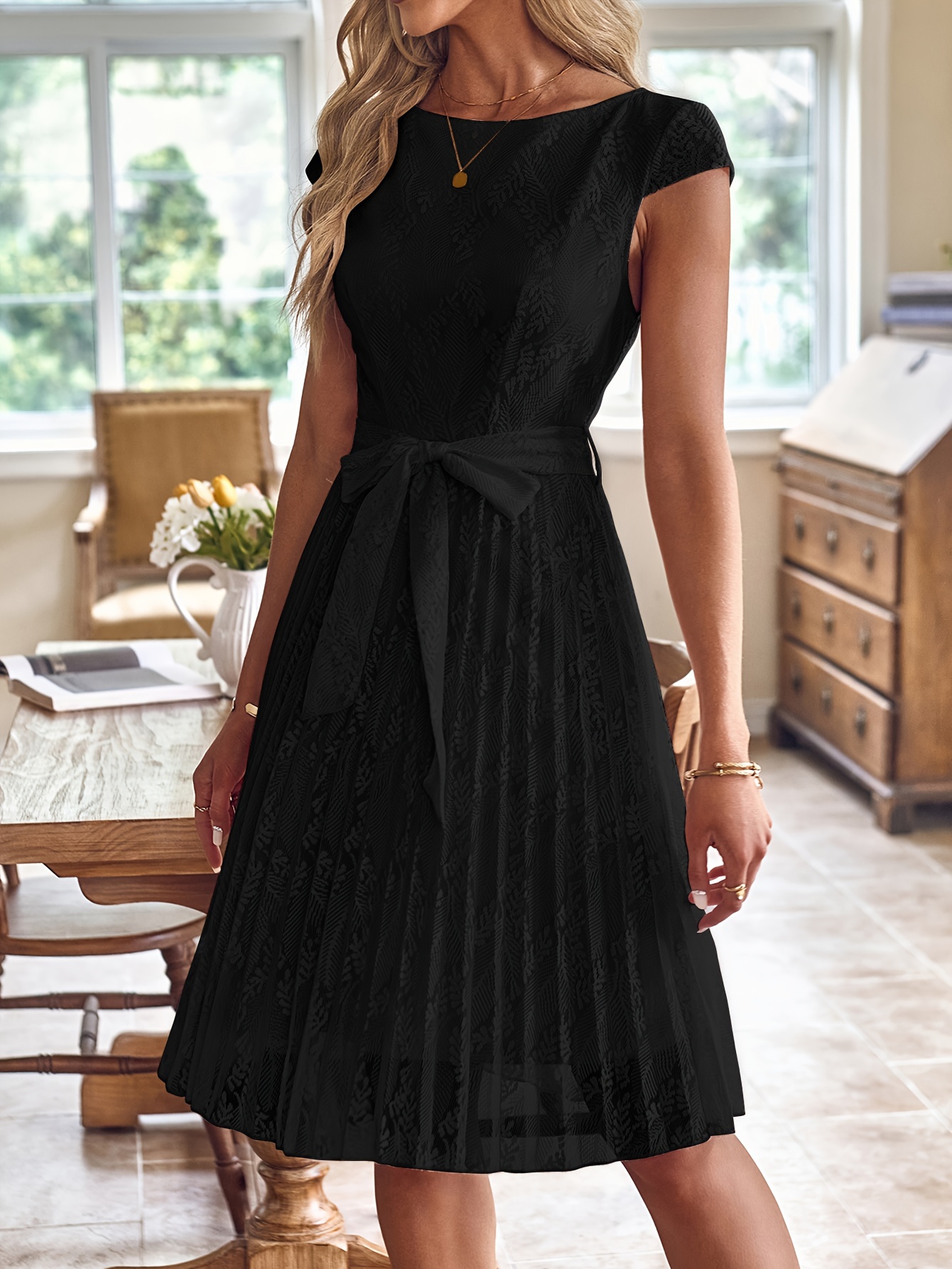 Black Lace A-Line Knee-Length Dress with Short Sleeves