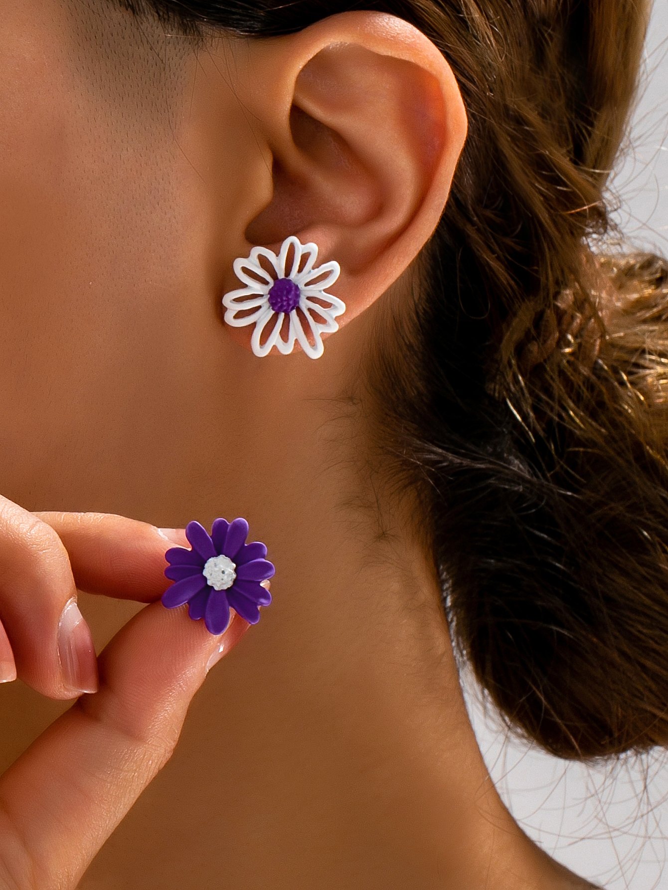 Multi-Color Daisy Stud Earrings for Everyday Wear.