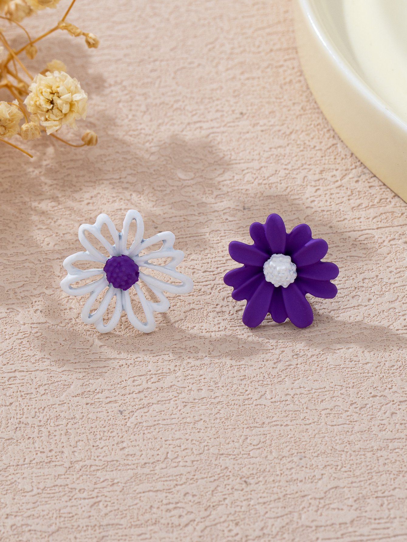 Multi-Color Daisy Stud Earrings for Everyday Wear.