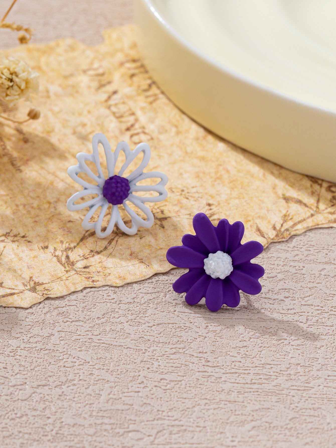 Multi-Color Daisy Stud Earrings for Everyday Wear.