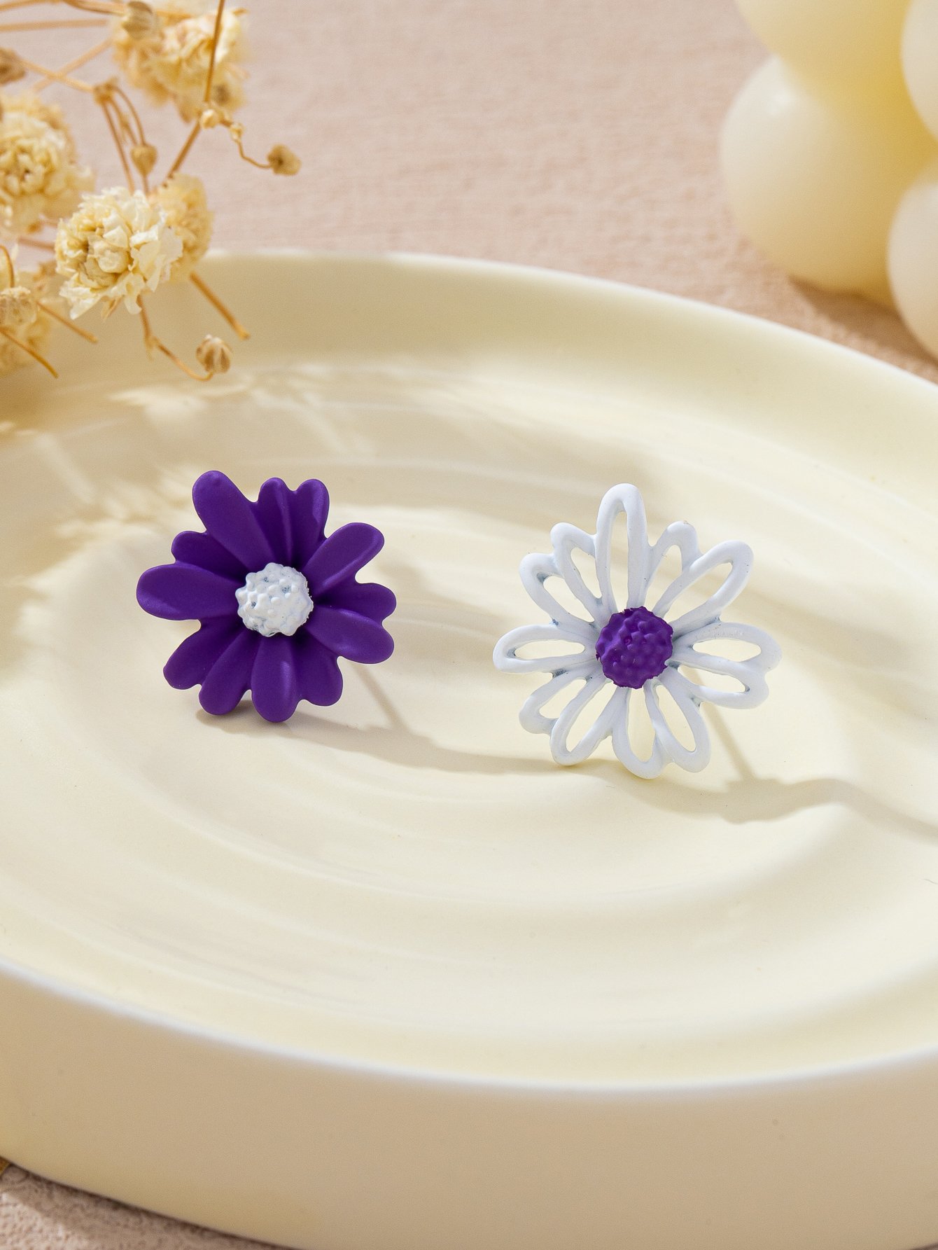 Multi-Color Daisy Stud Earrings for Everyday Wear.