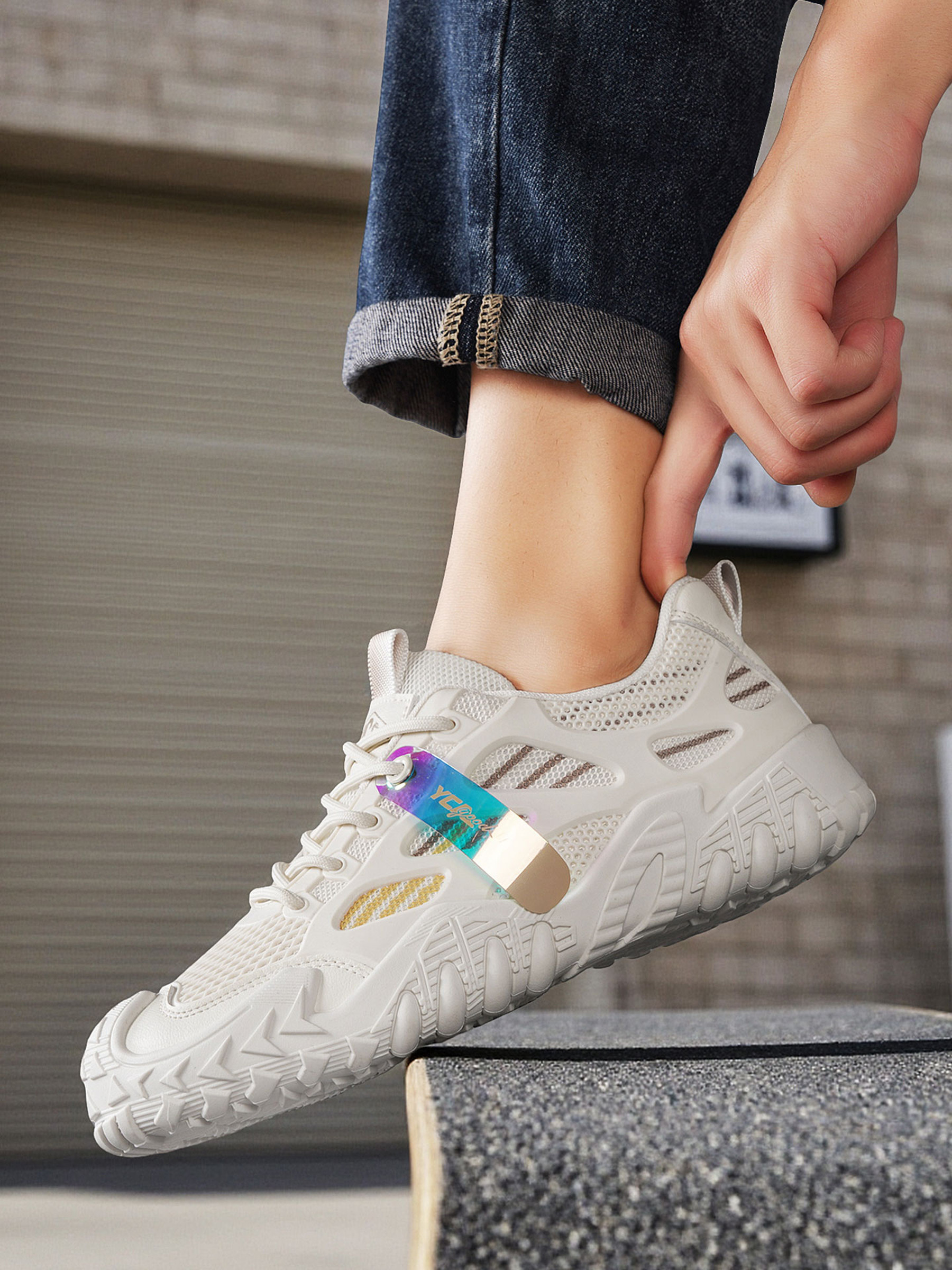 Men Mesh Lace-Up Casual Sneakers