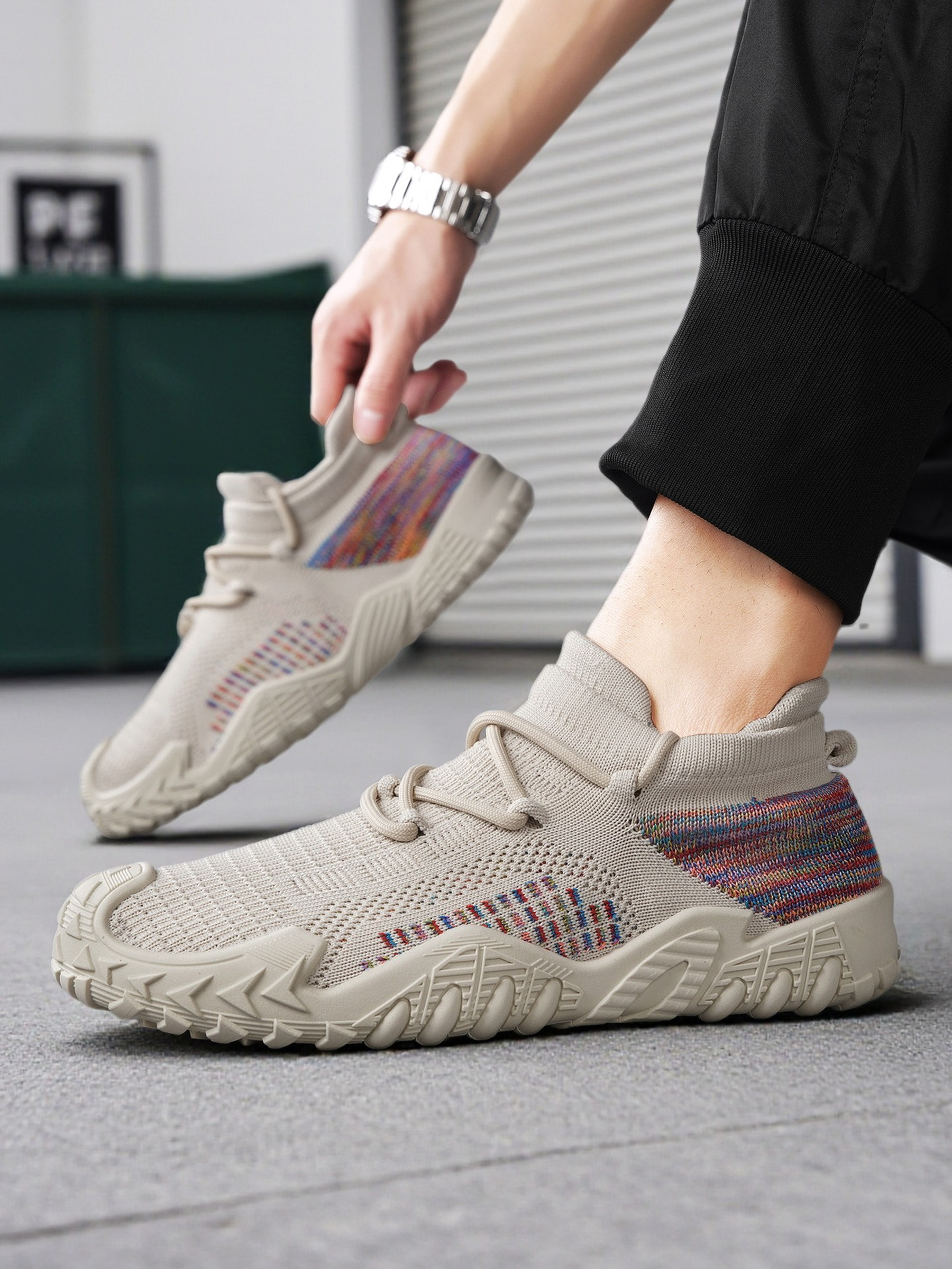 Men Flyknit Lace-Up Sneakers