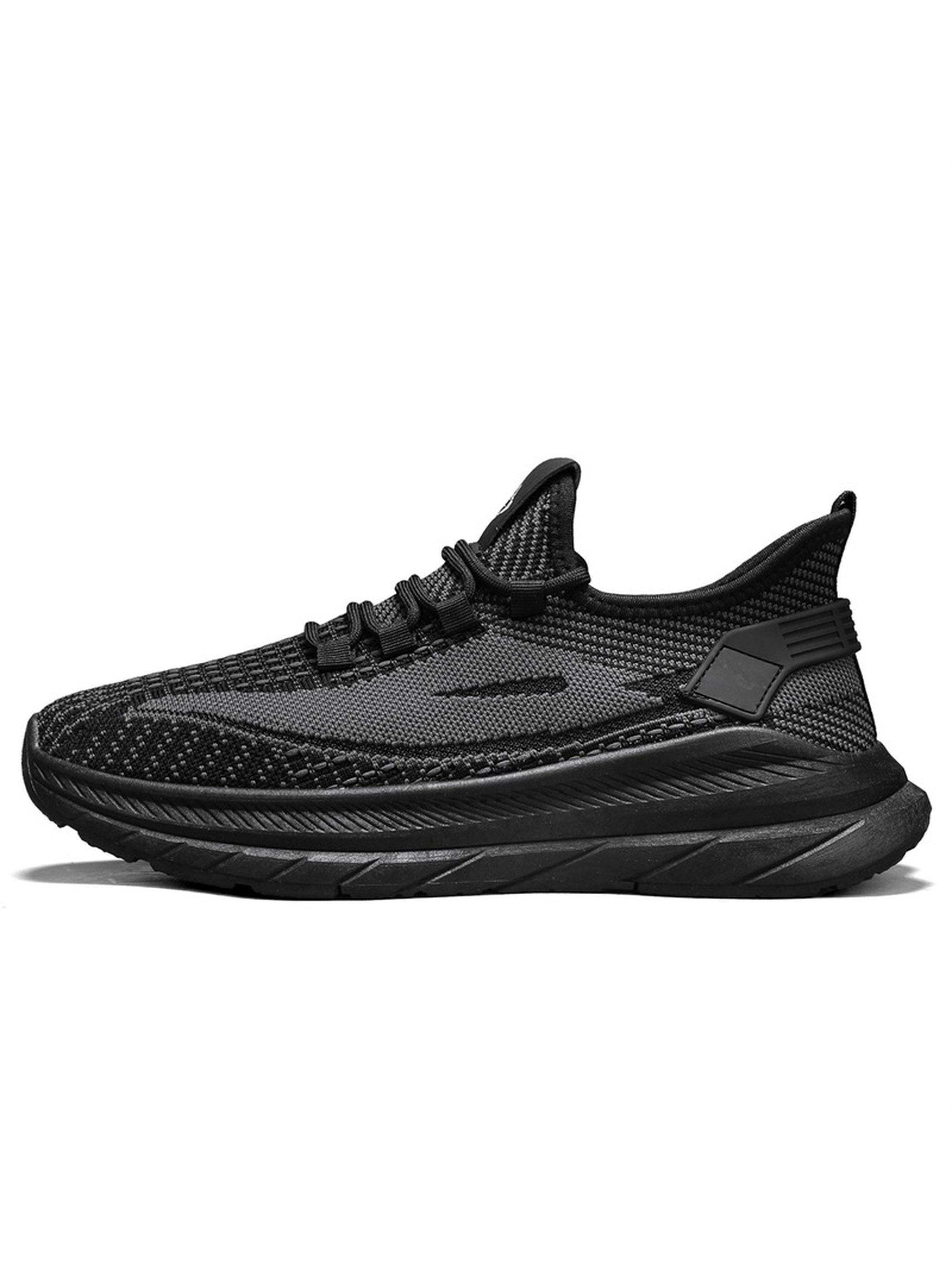 Men Flyknit Lace-Up Sneakers