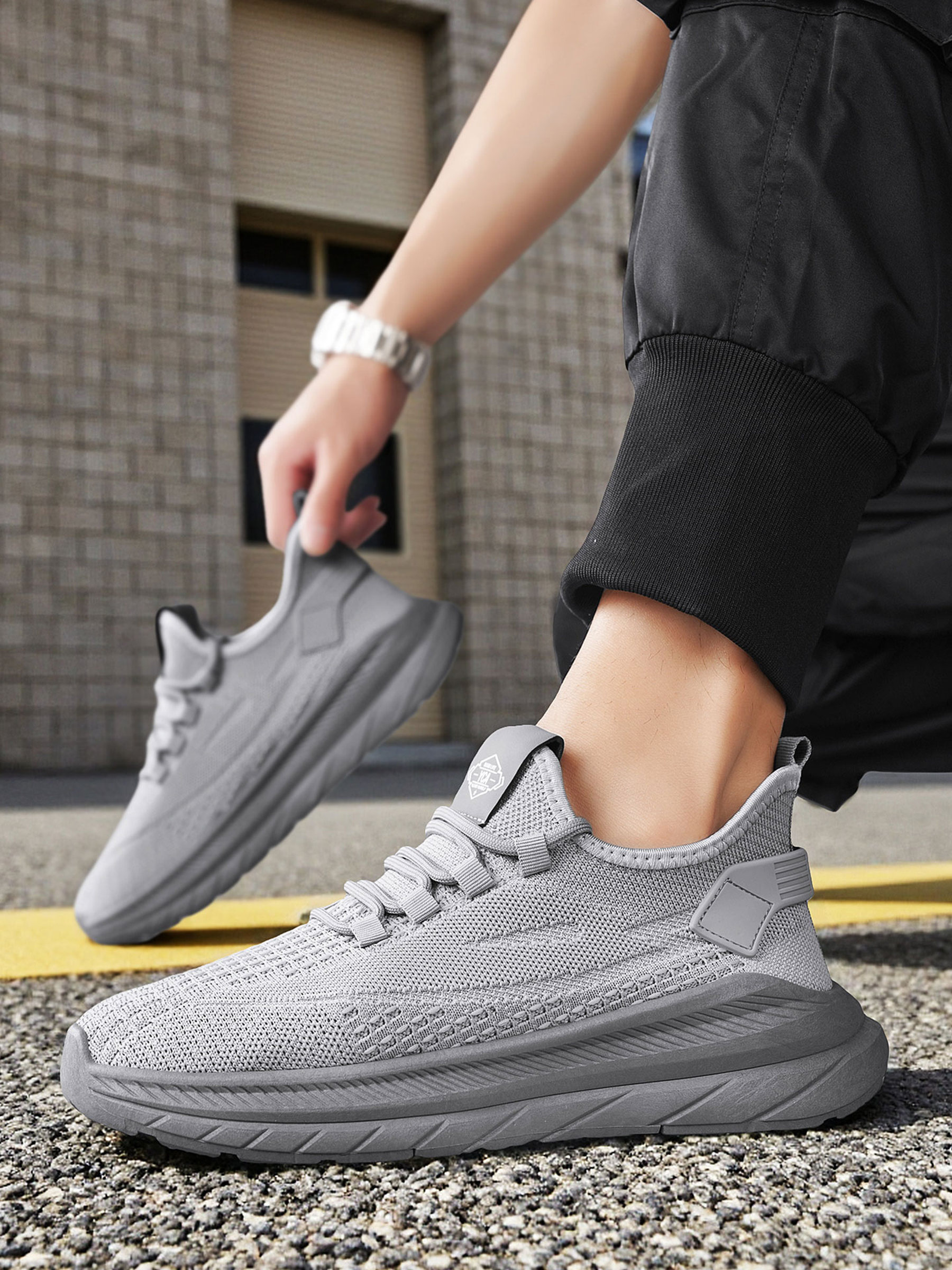 Men Flyknit Lace-Up Sneakers