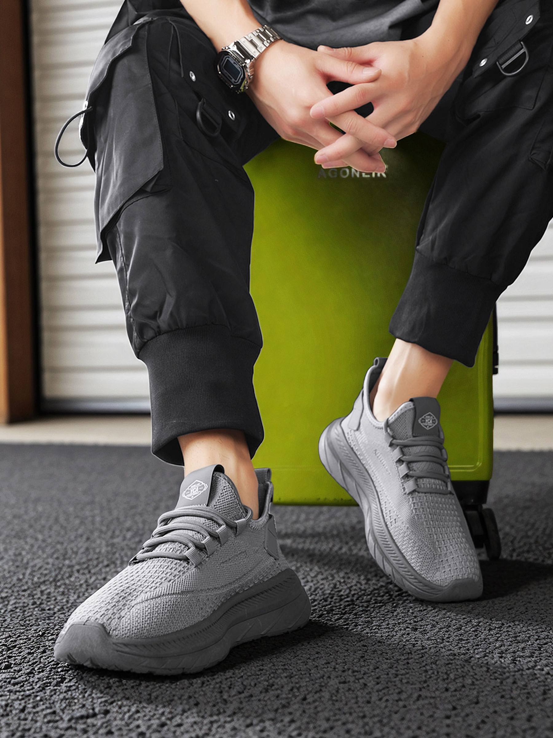 Men Flyknit Lace-Up Sneakers