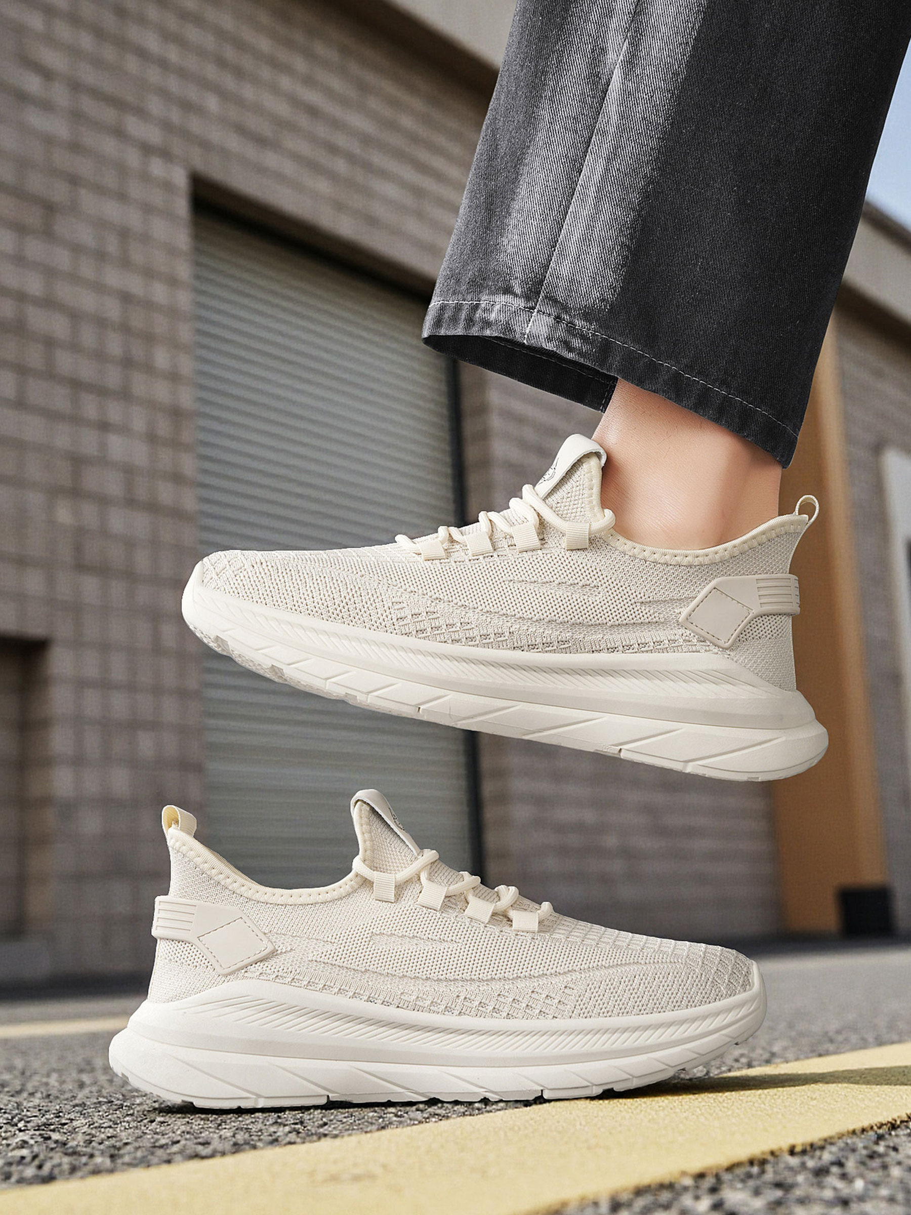 Men Flyknit Lace-Up Sneakers