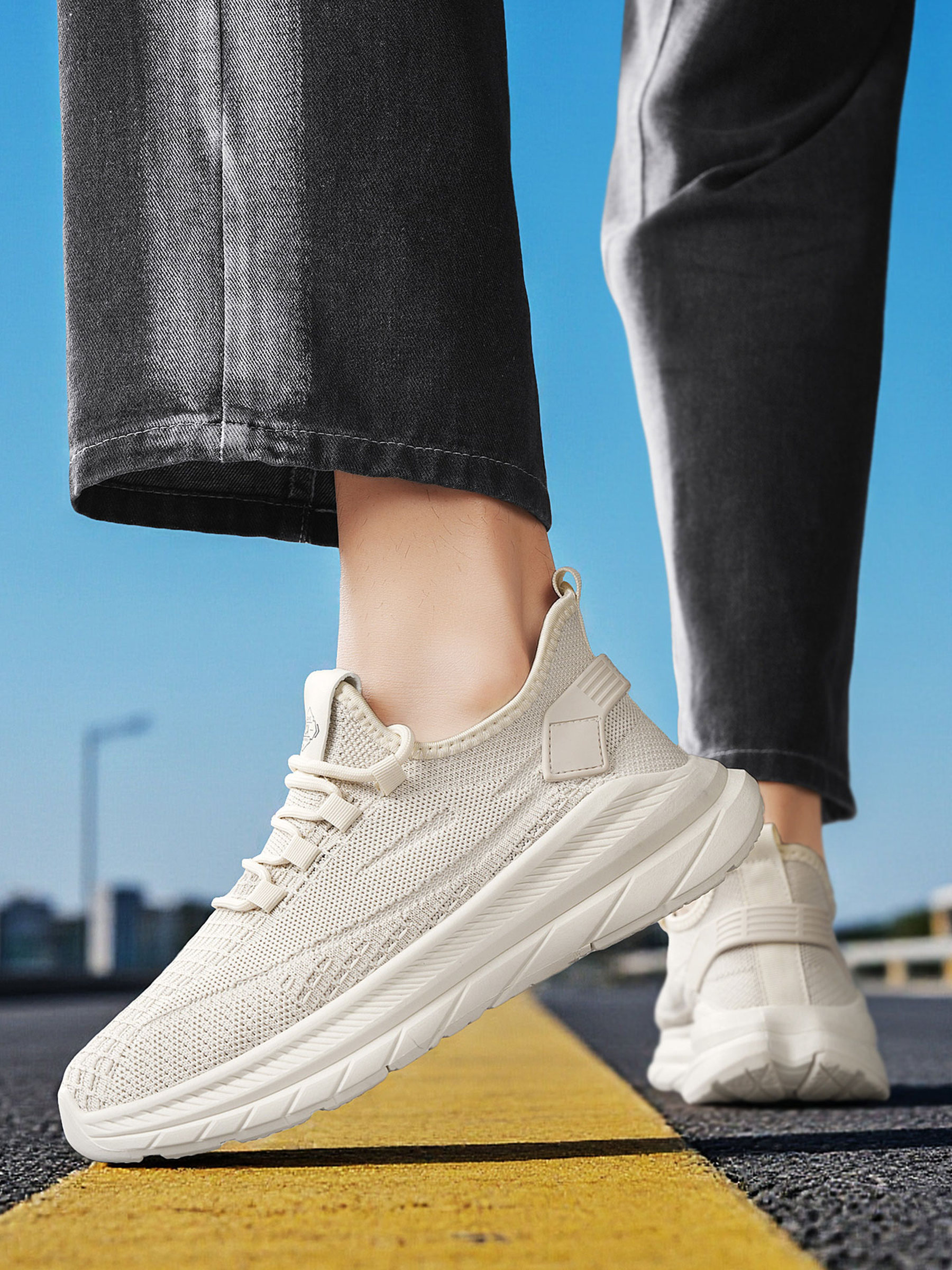 Men Flyknit Lace-Up Sneakers