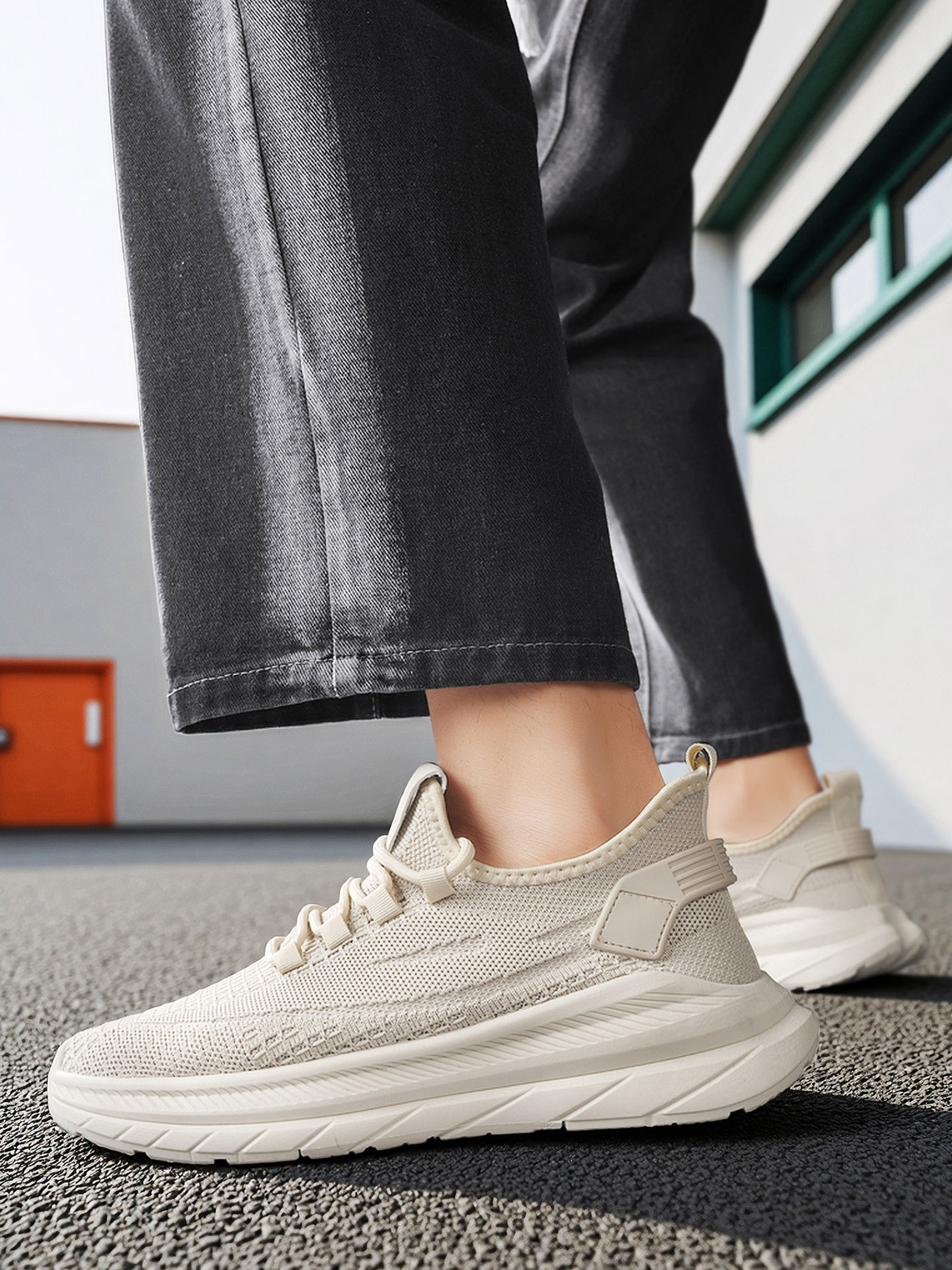 Men Flyknit Lace-Up Sneakers