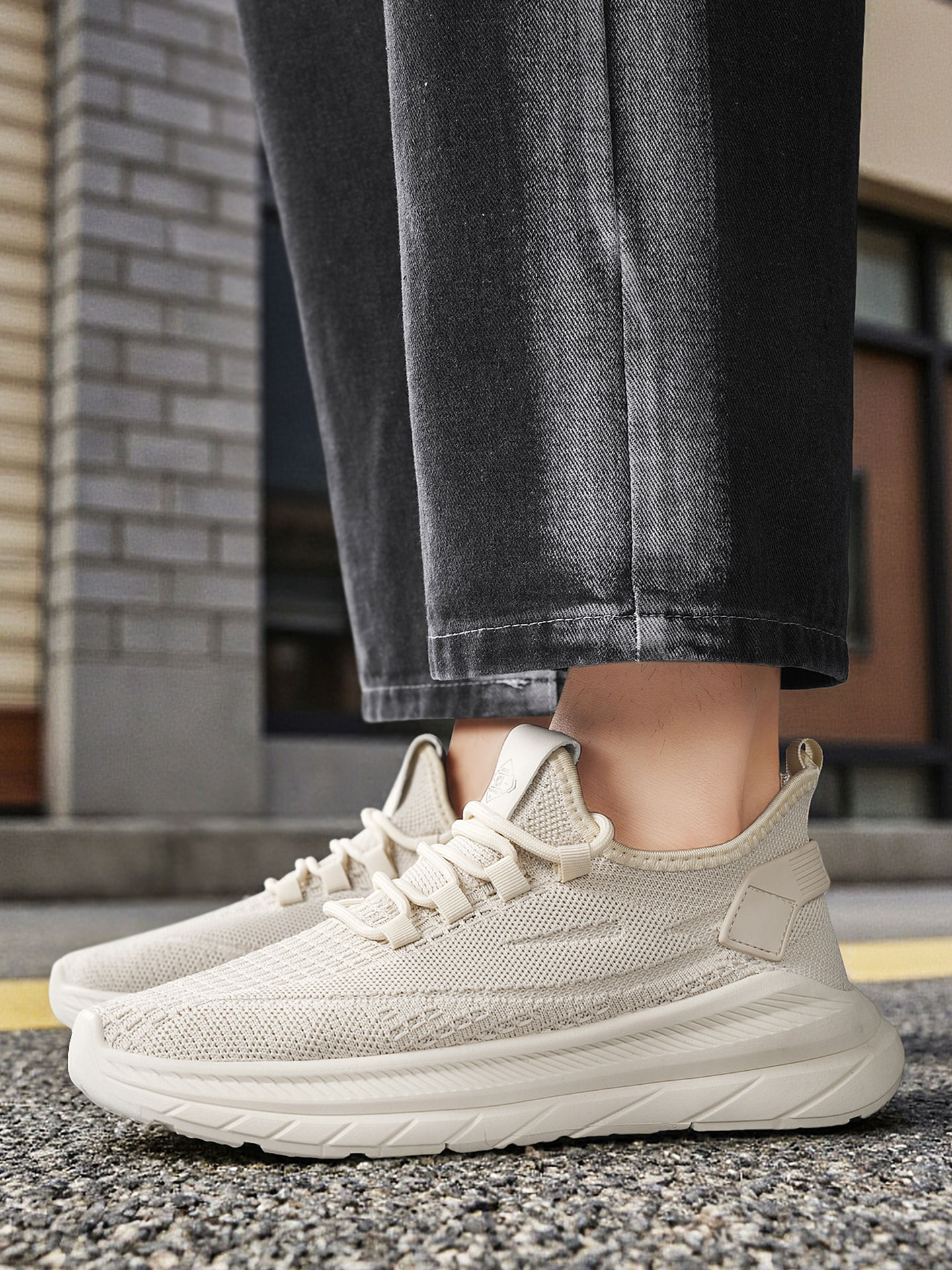Men Flyknit Lace-Up Sneakers