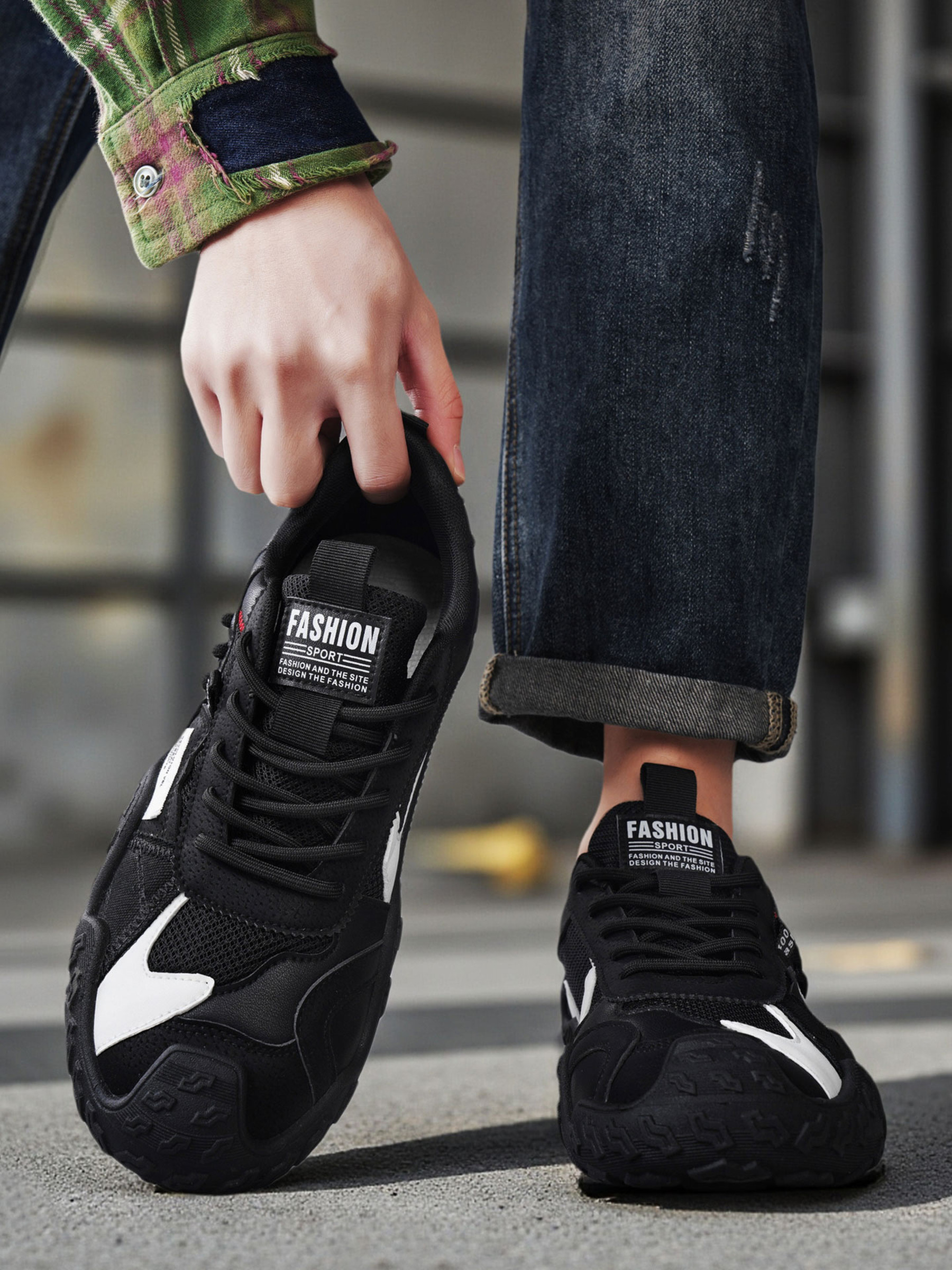 Men Colorblock Lace-Up Sports Sneakers