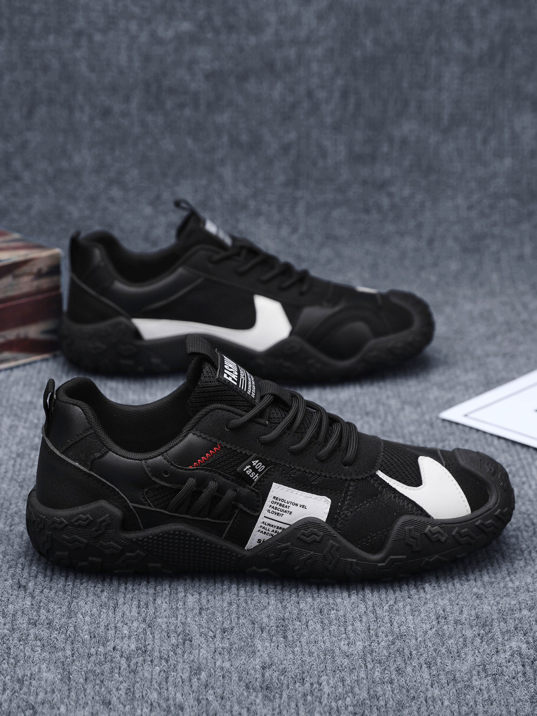 Men Colorblock Lace-Up Sports Sneakers