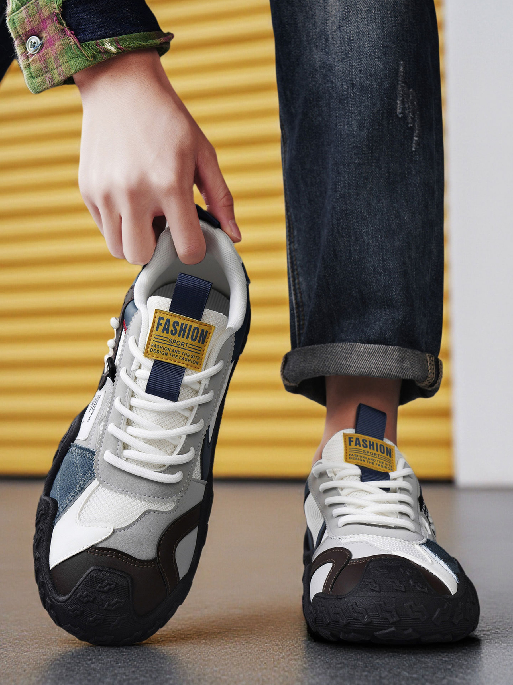 Men Colorblock Lace-Up Sports Sneakers
