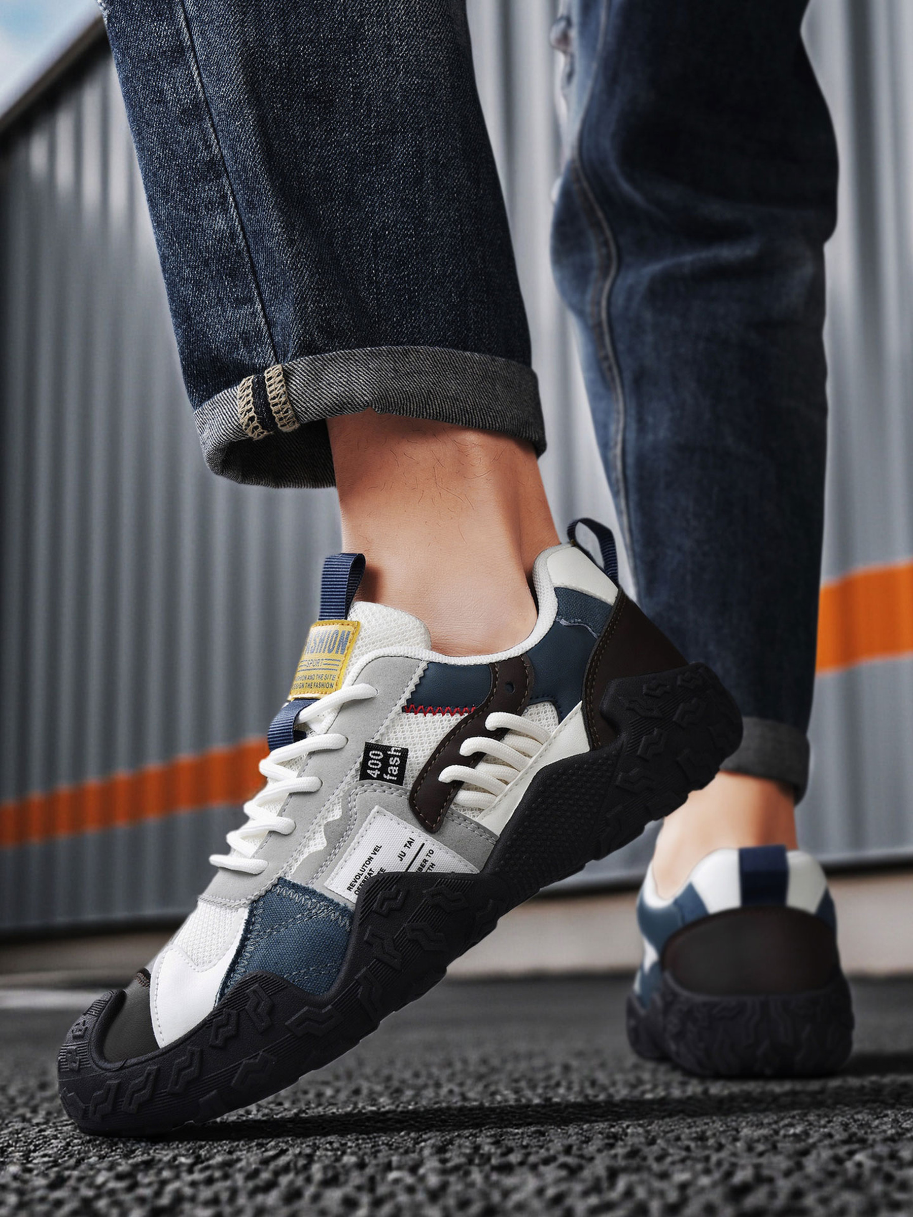 Men Colorblock Lace-Up Sports Sneakers