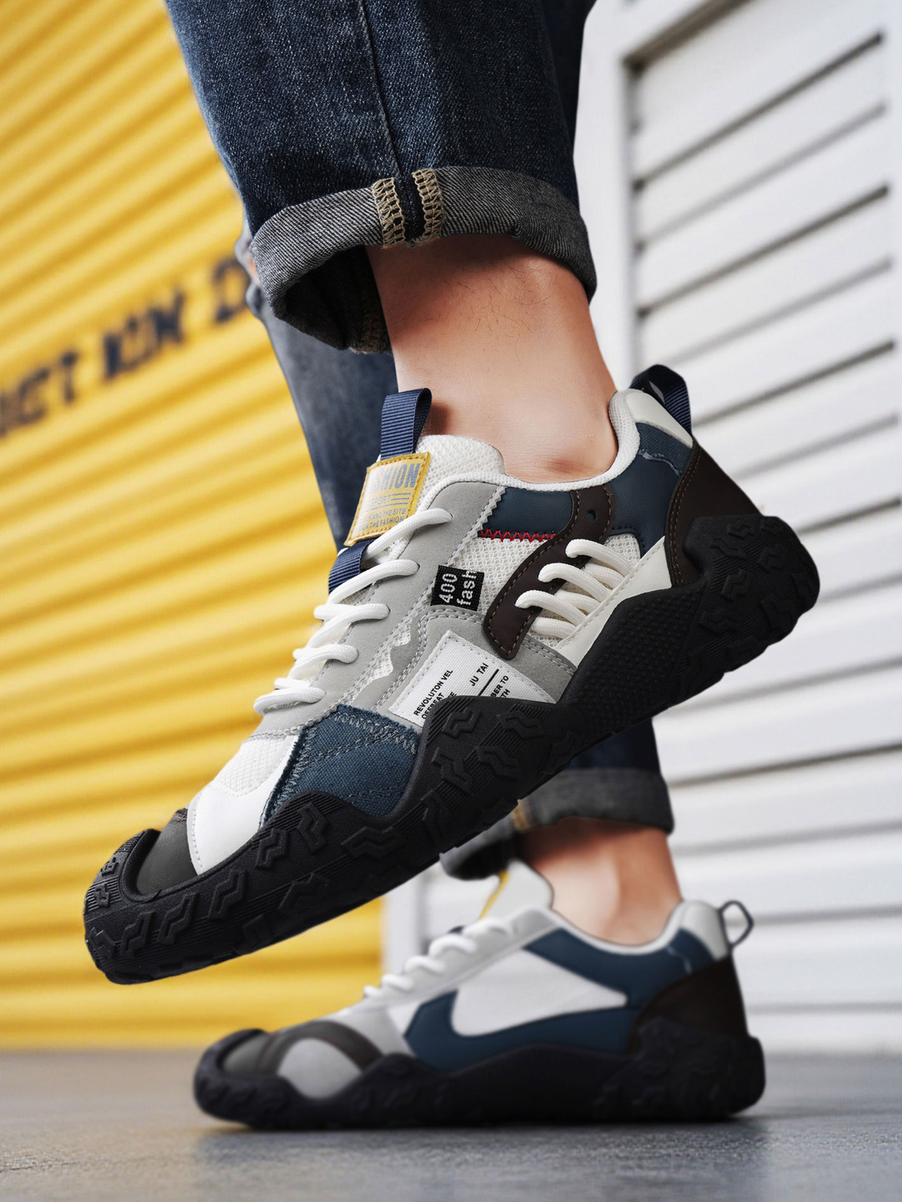 Men Colorblock Lace-Up Sports Sneakers