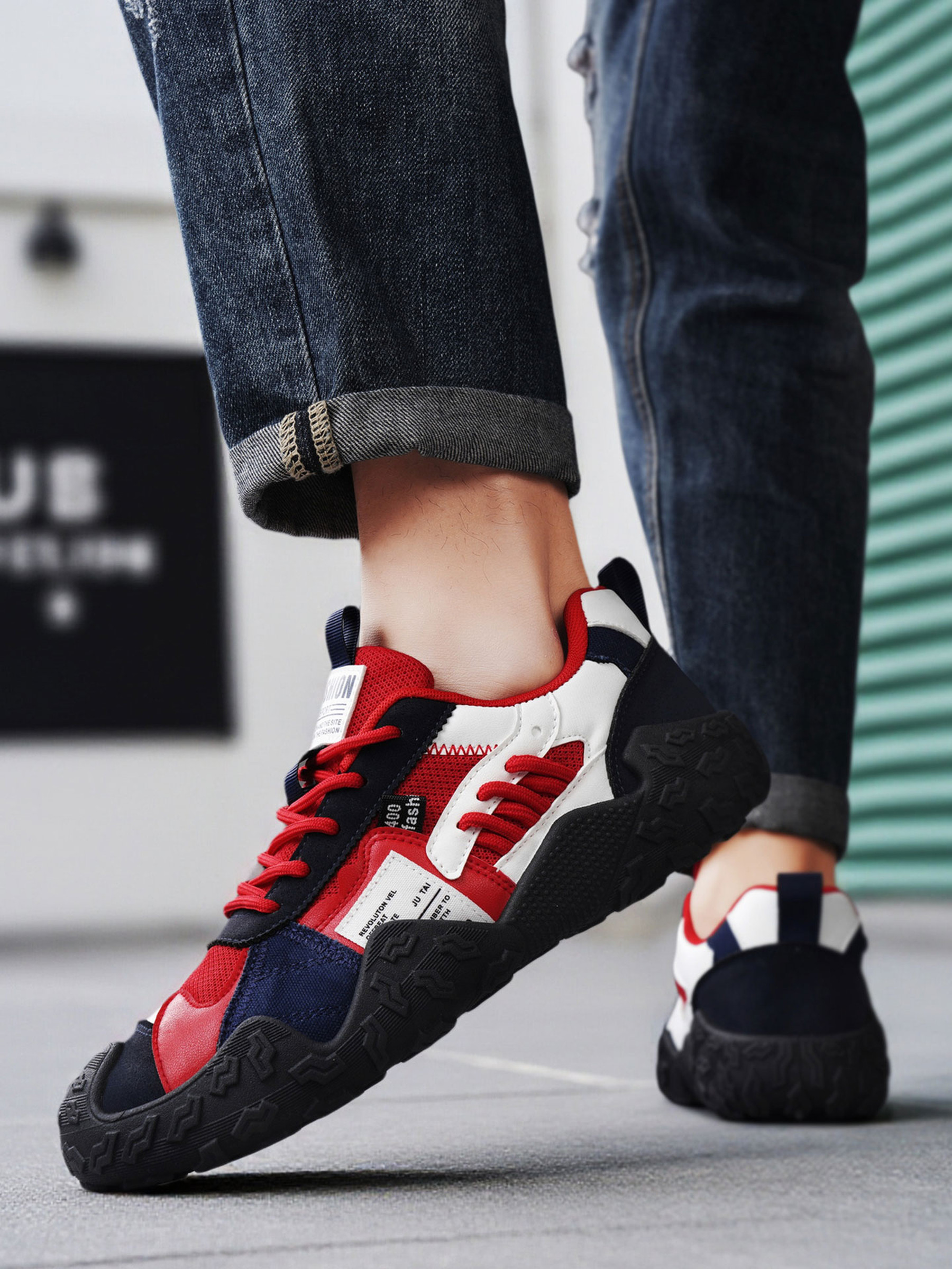 Men Colorblock Lace-Up Sports Sneakers