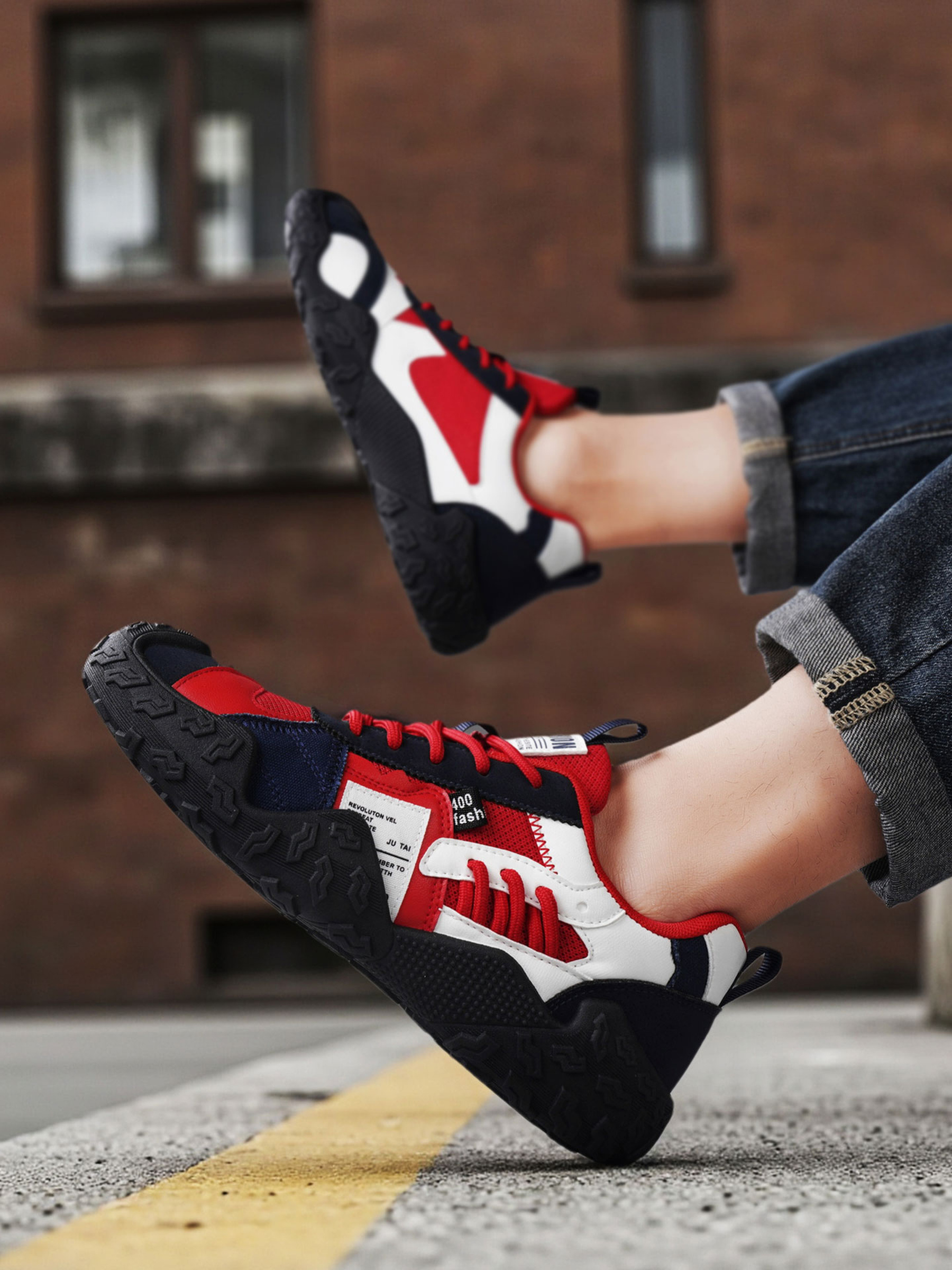 Men Colorblock Lace-Up Sports Sneakers