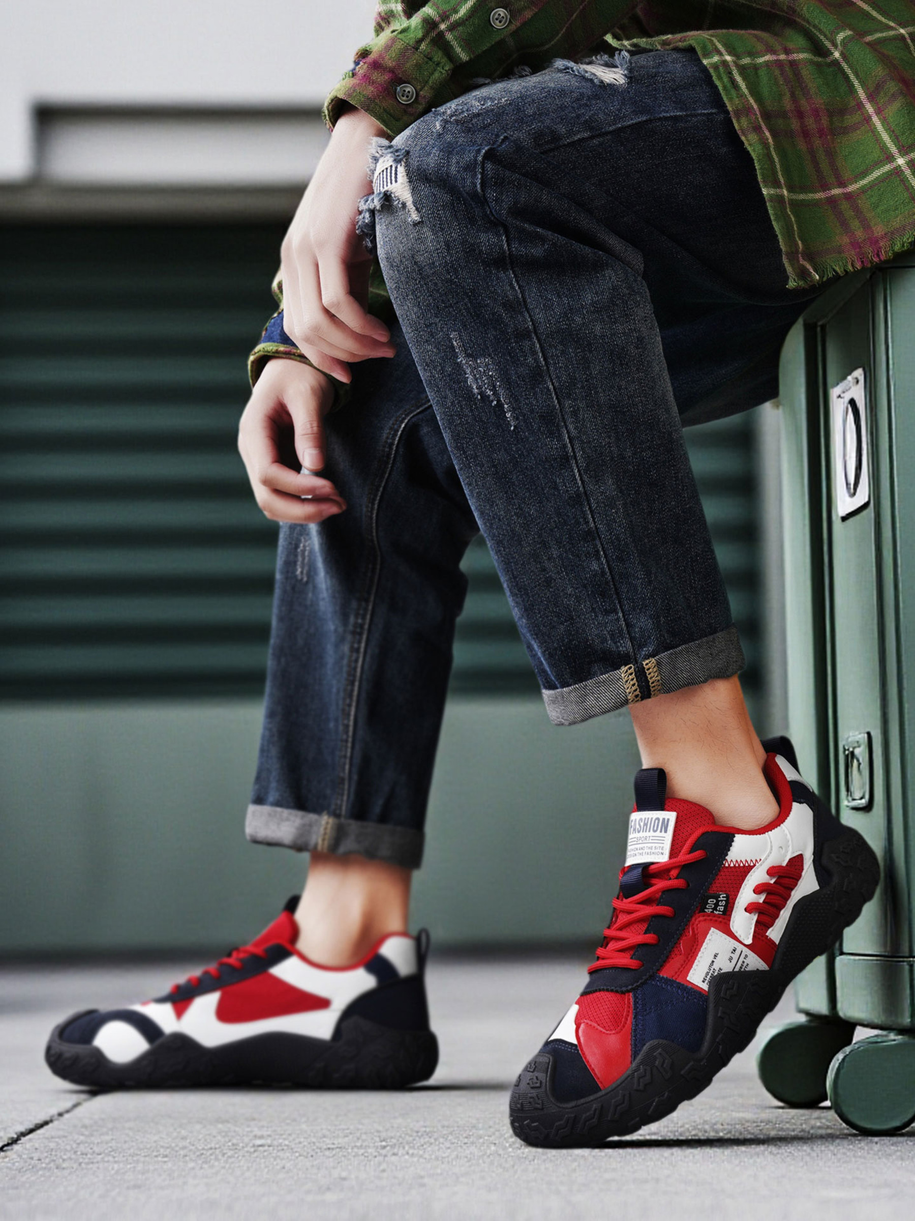 Men Colorblock Lace-Up Sports Sneakers