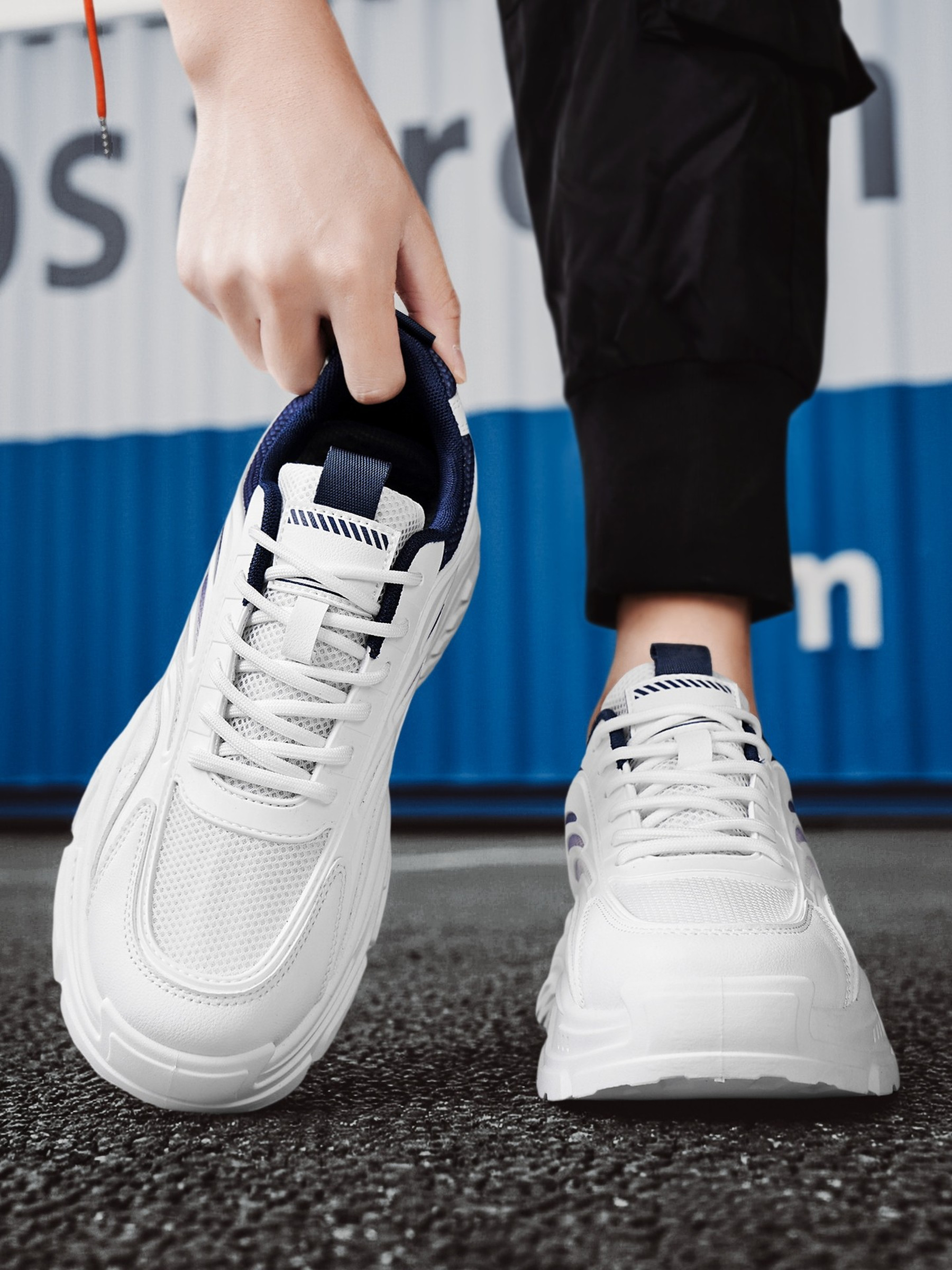 Men Mesh Lace-Up Sports Sneakers
