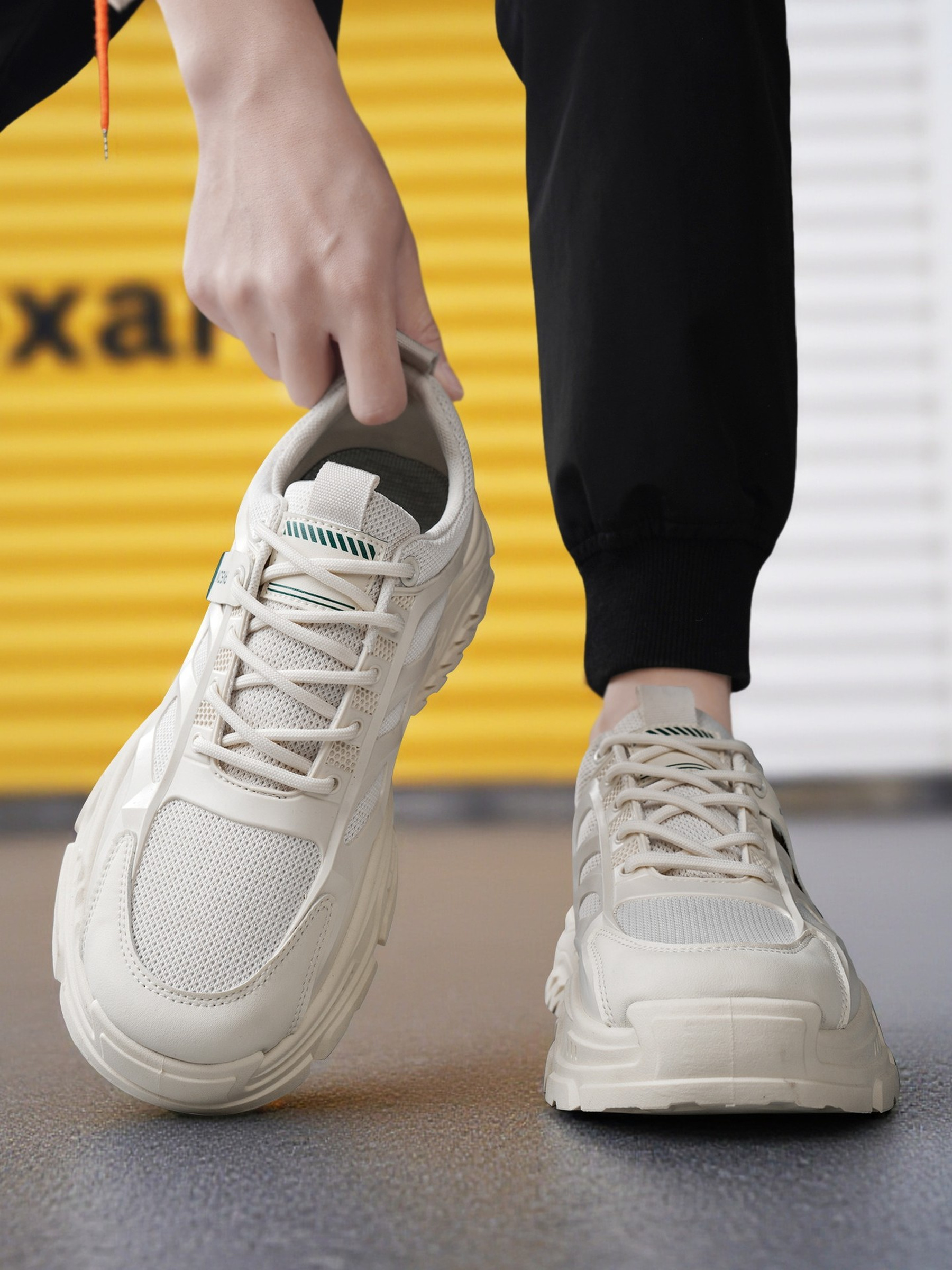 Men Mesh Lace-Up Sports Sneakers