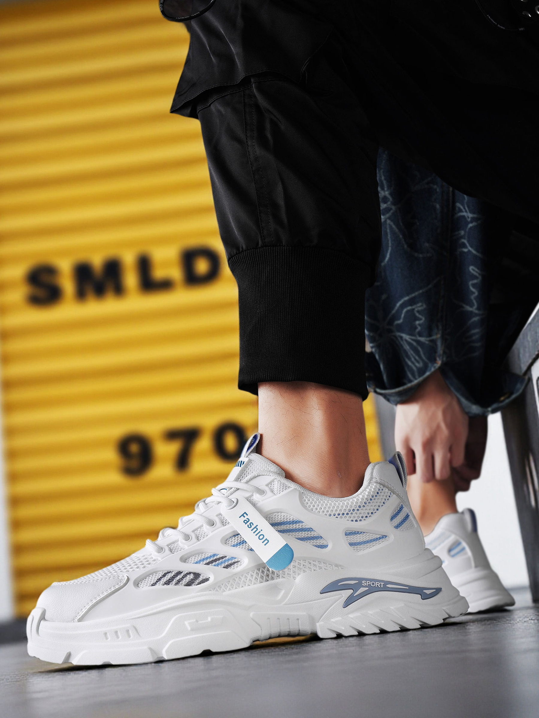 Men Mesh Lace-Up Sports Sneakers