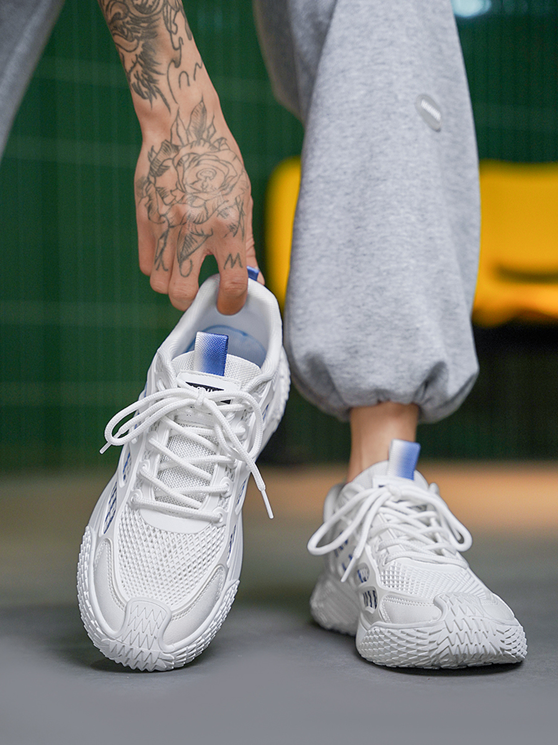 Men Mesh Lace-Up Sports Sneakers