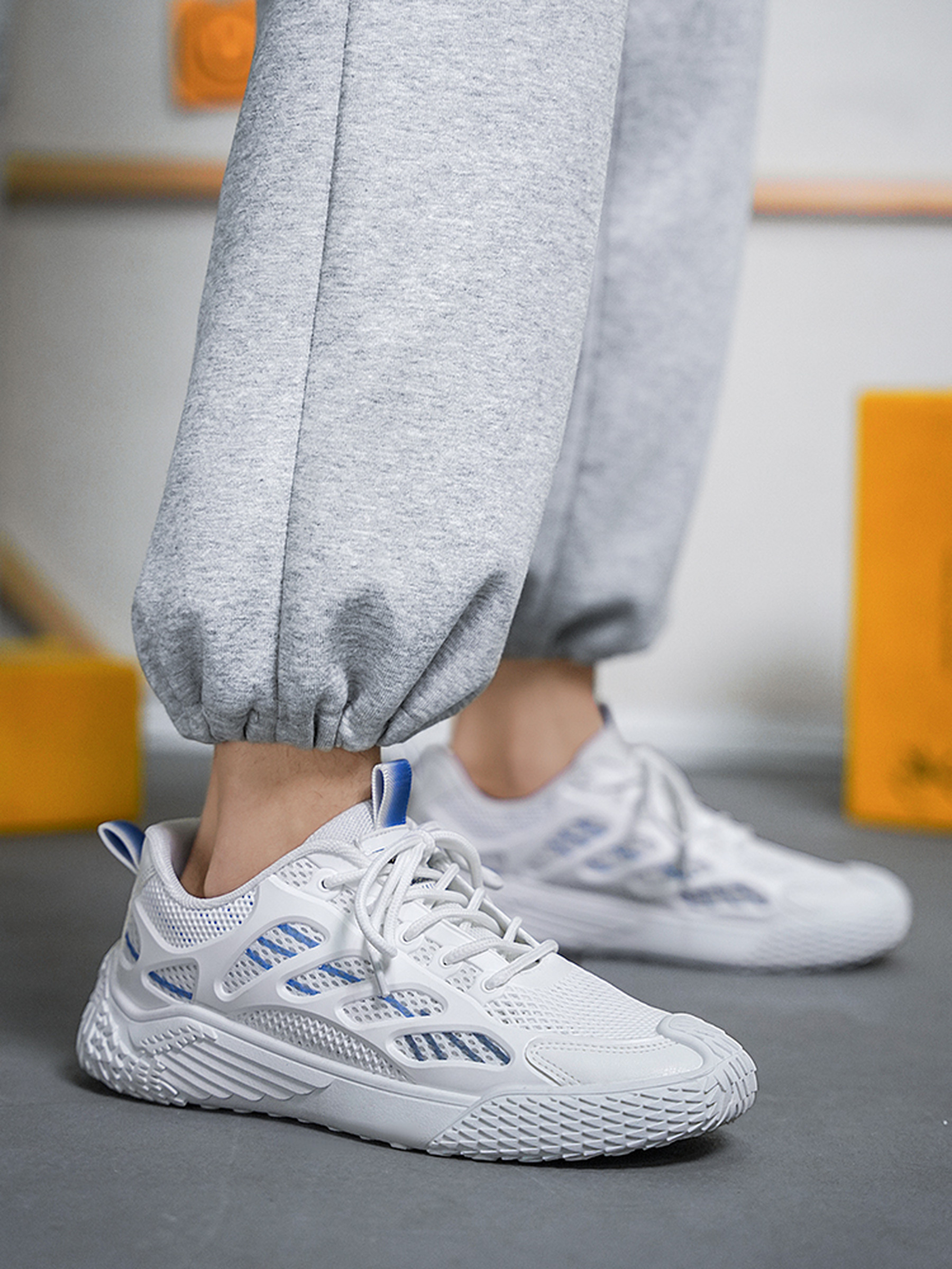 Men Mesh Lace-Up Sports Sneakers