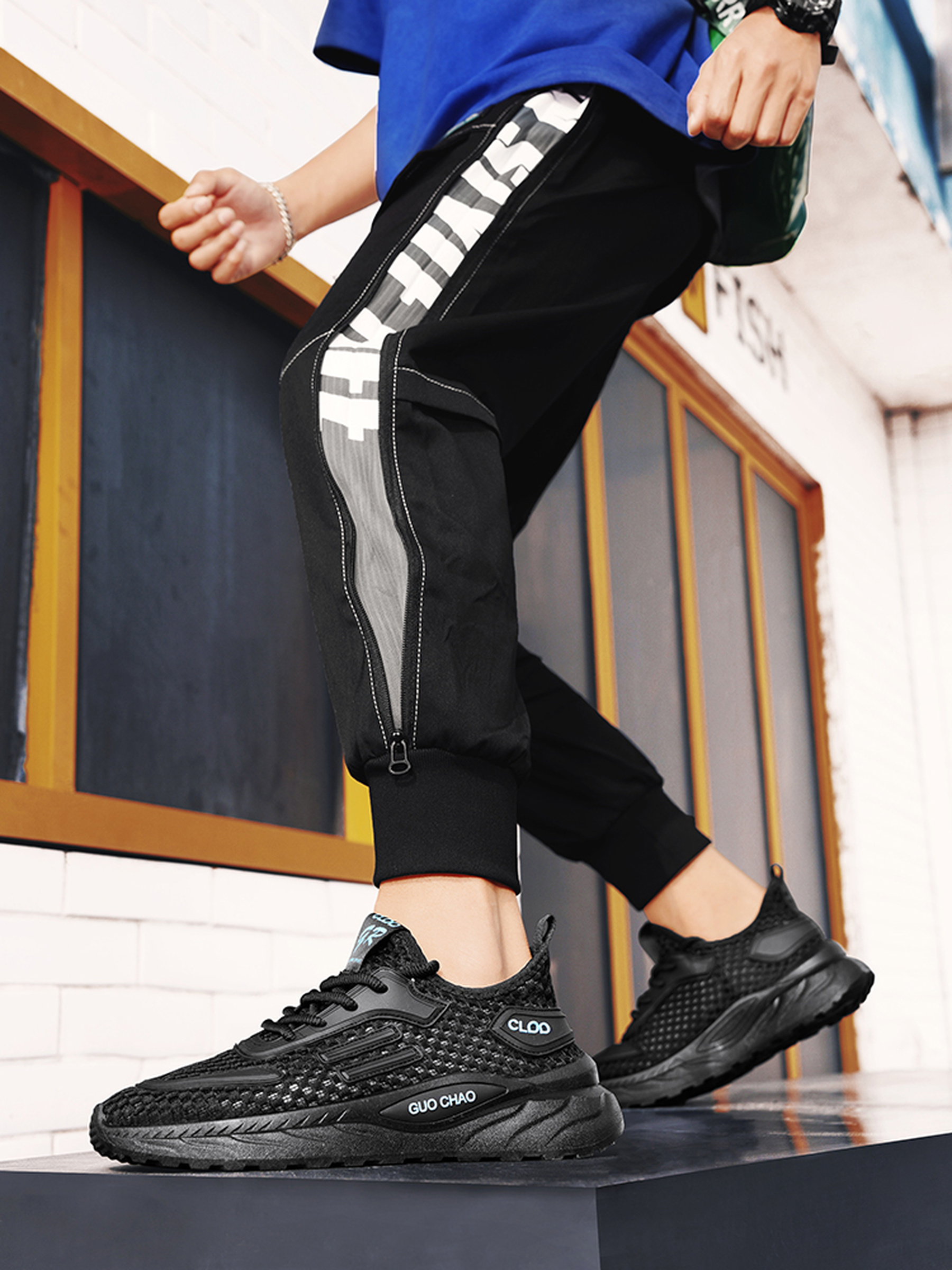 Men Breathable Mesh Flyknit Sneakers