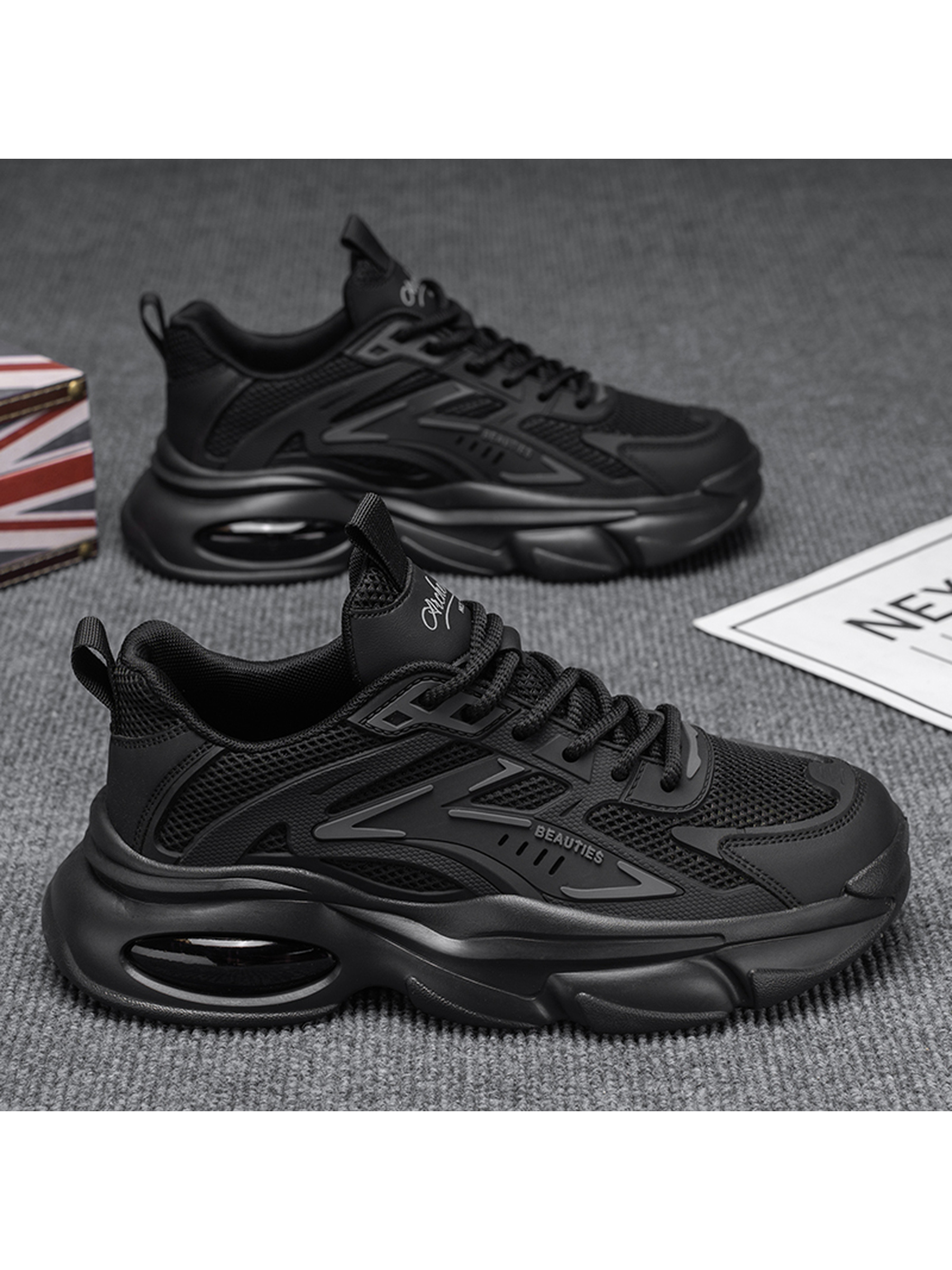 Men Breathable Lace-Up Sports Sneakers
