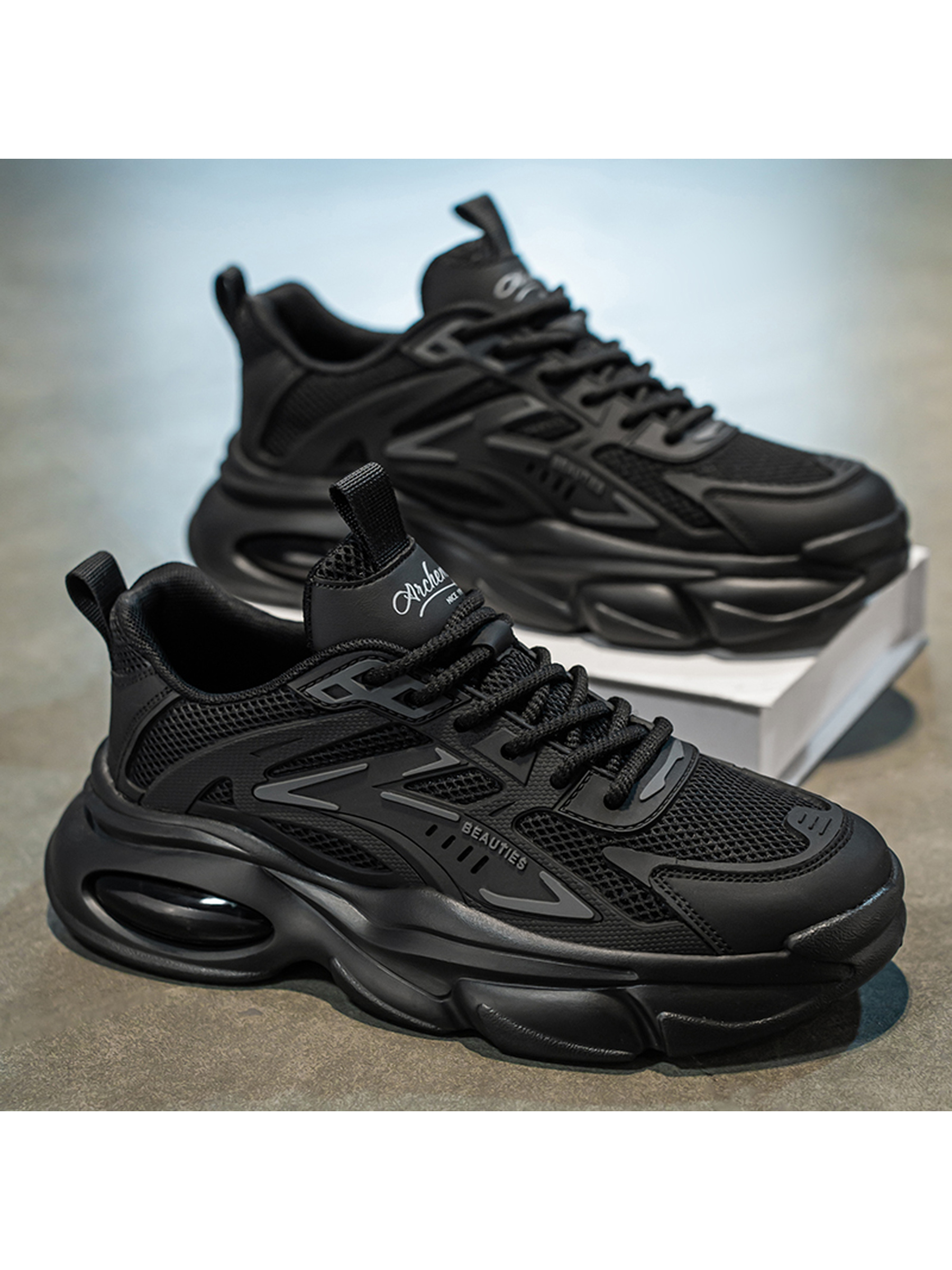 Men Breathable Lace-Up Sports Sneakers