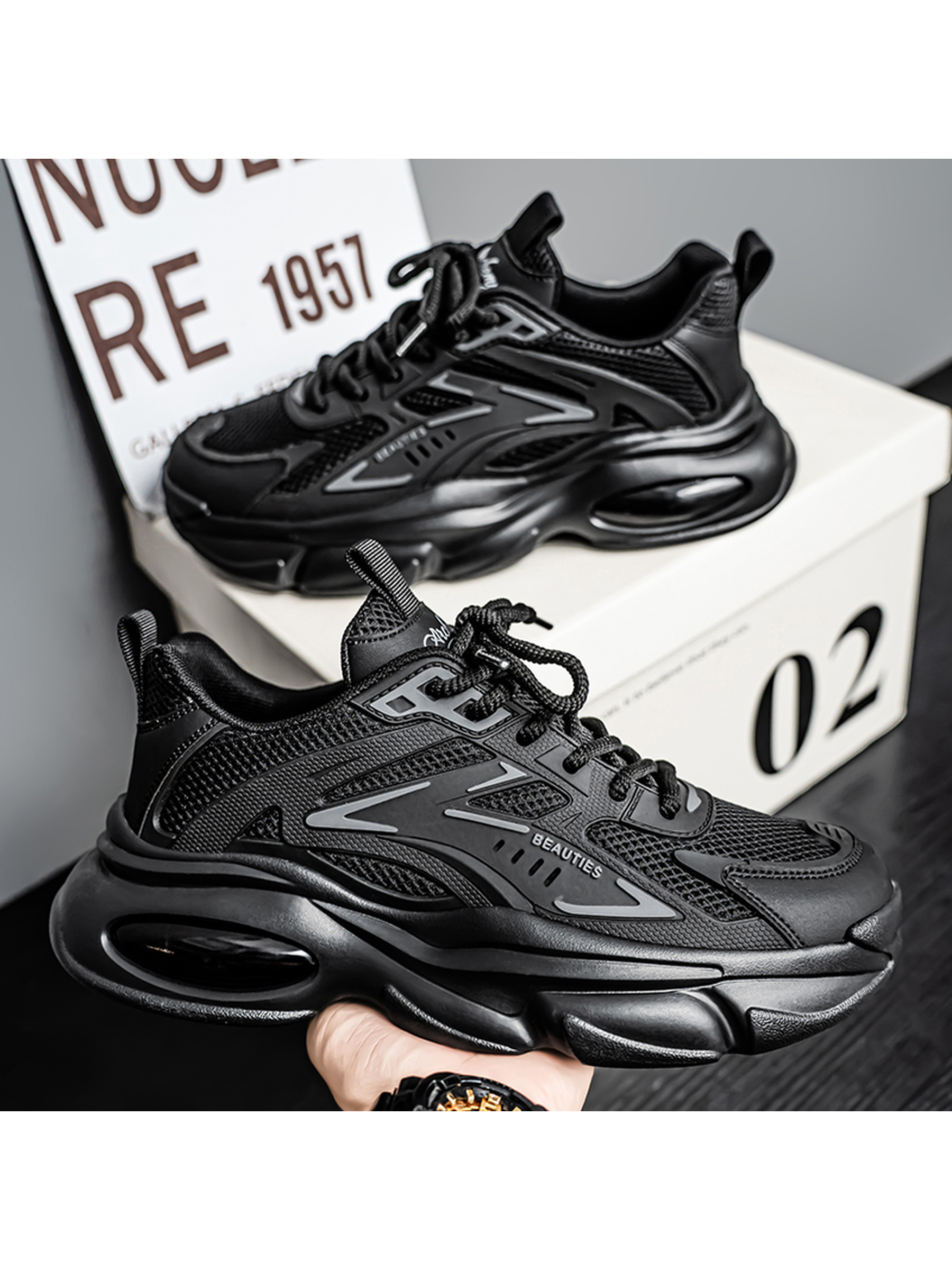 Men Breathable Lace-Up Sports Sneakers