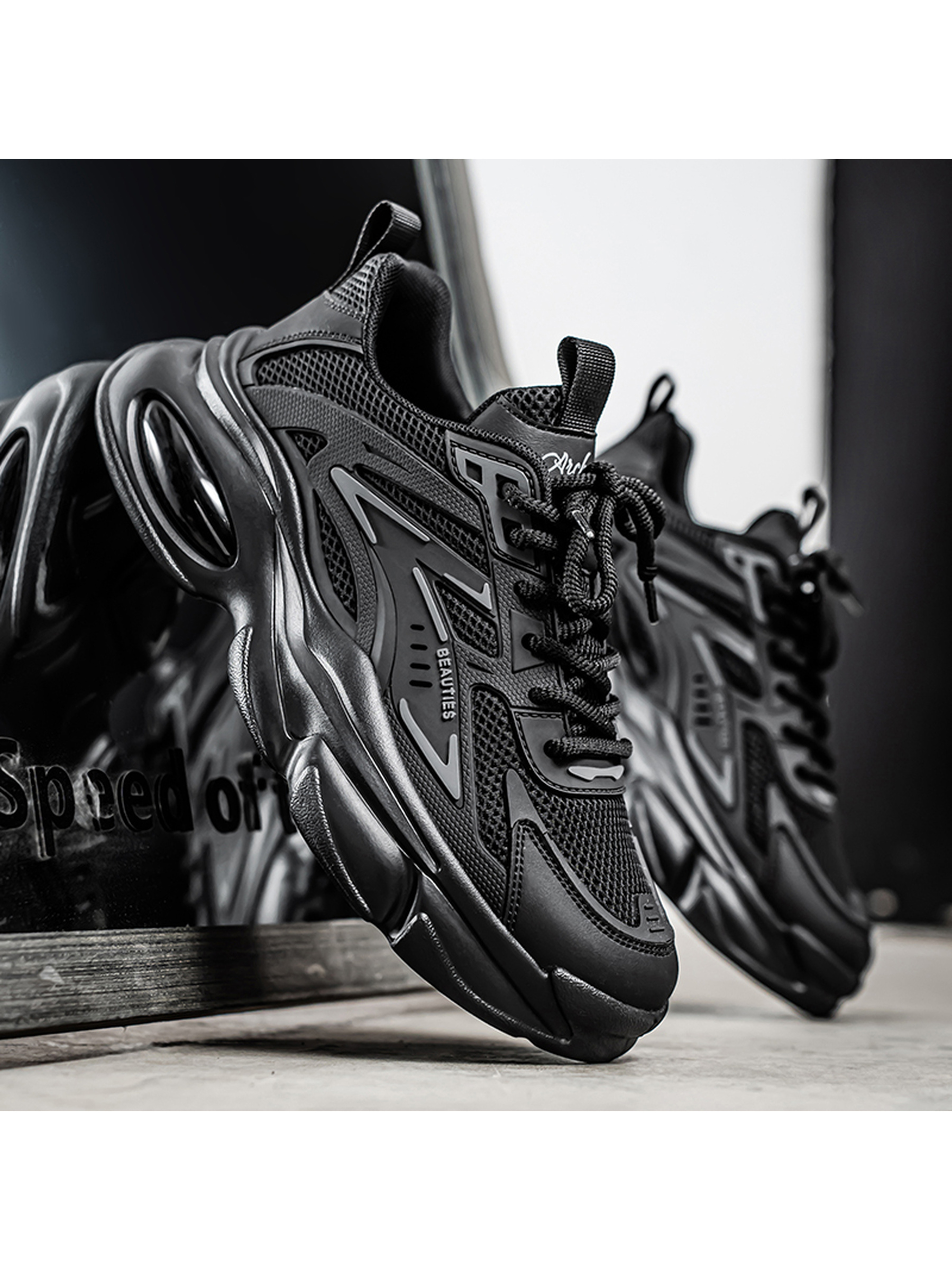 Men Breathable Lace-Up Sports Sneakers