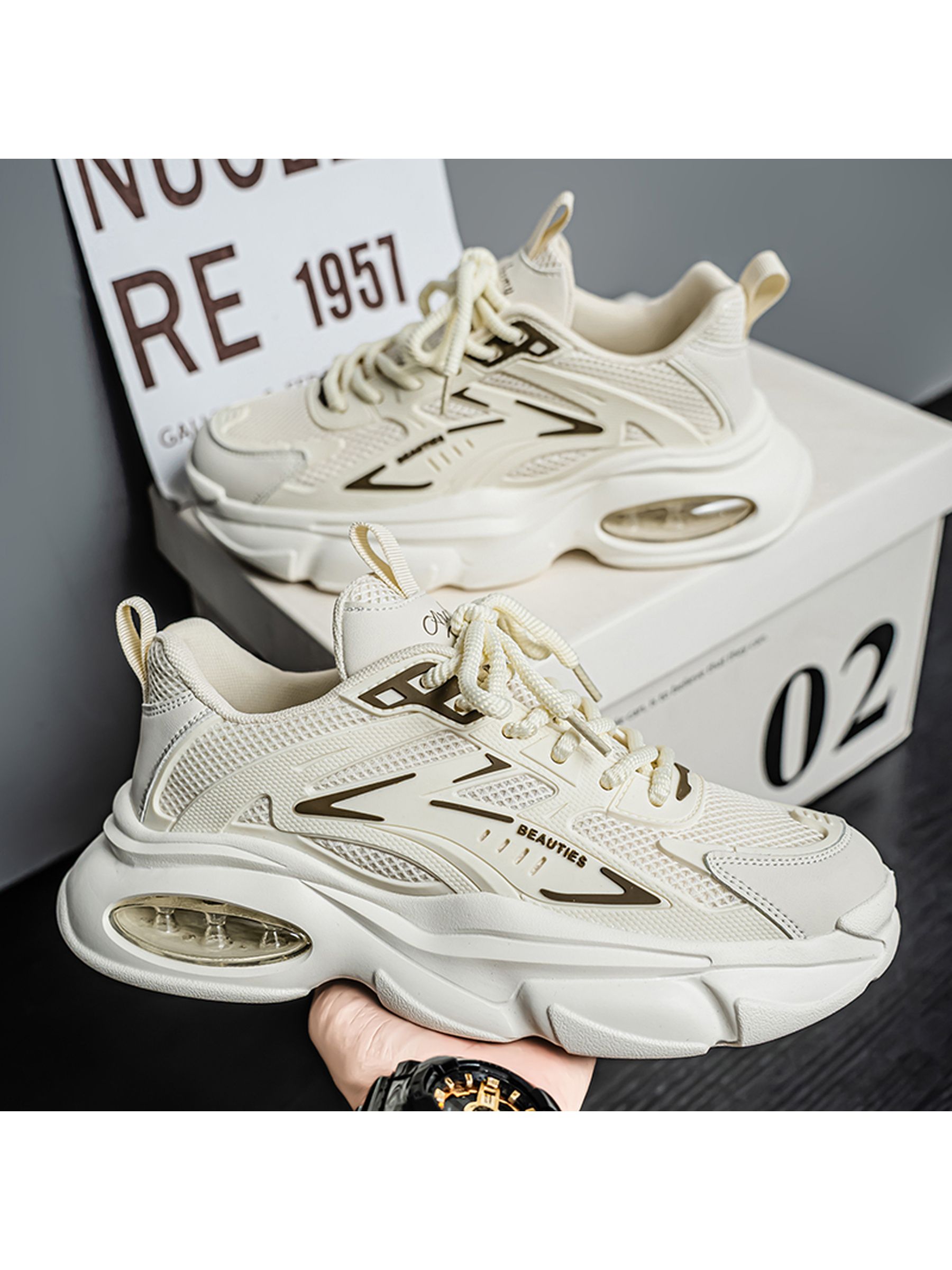 Men Breathable Lace-Up Sports Sneakers