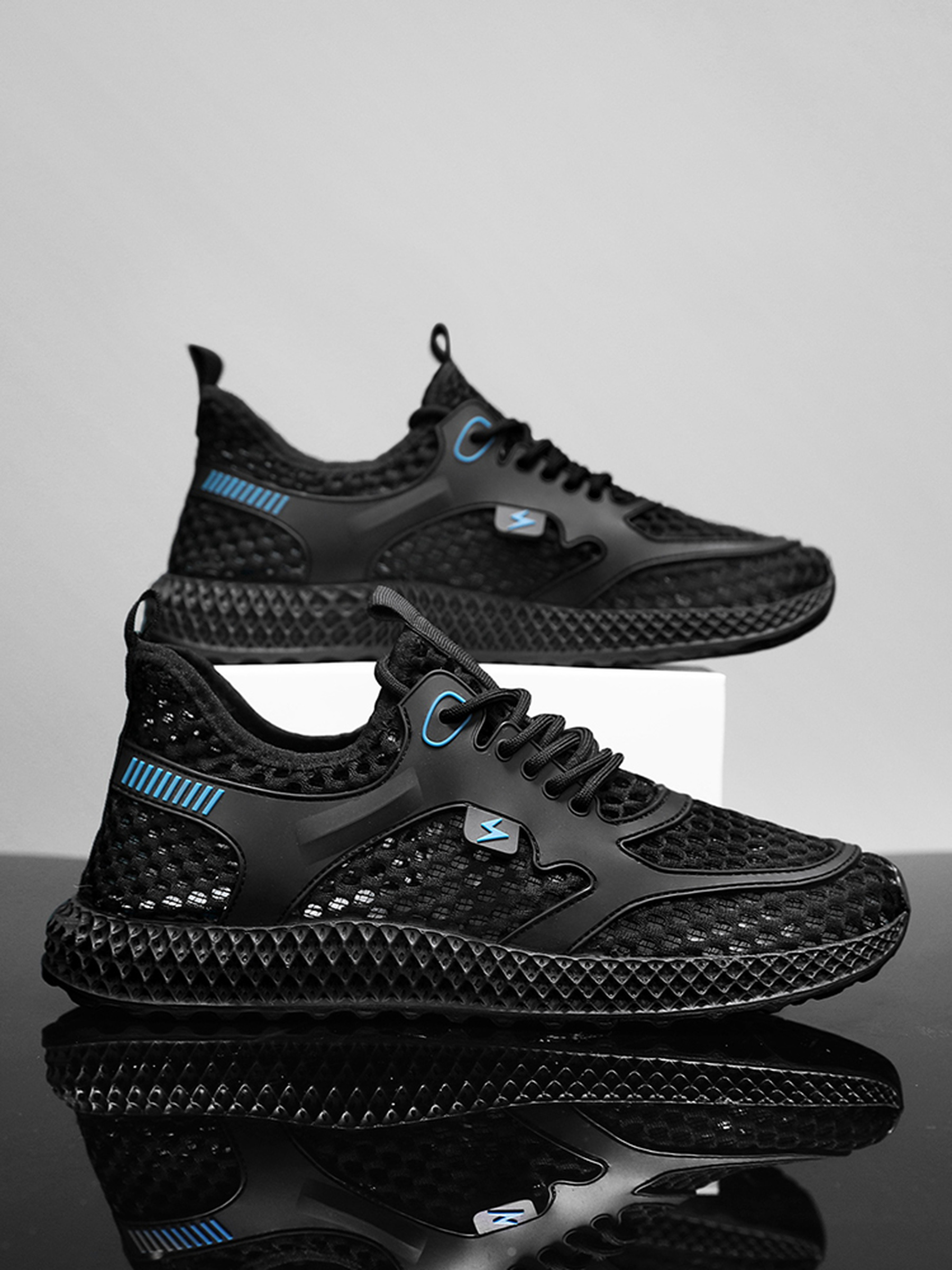 Men Breathable Mesh Flyknit Sneakers