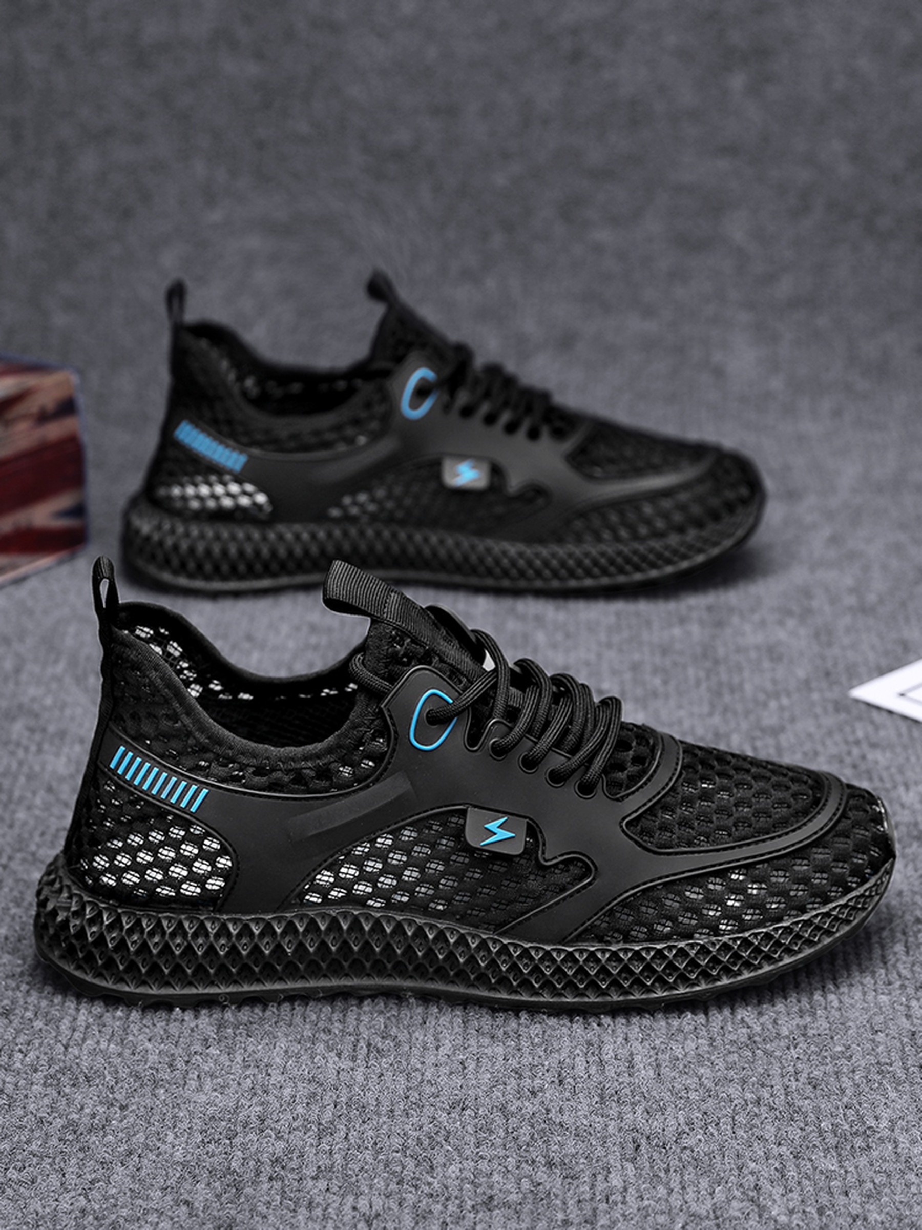 Men Breathable Mesh Flyknit Sneakers