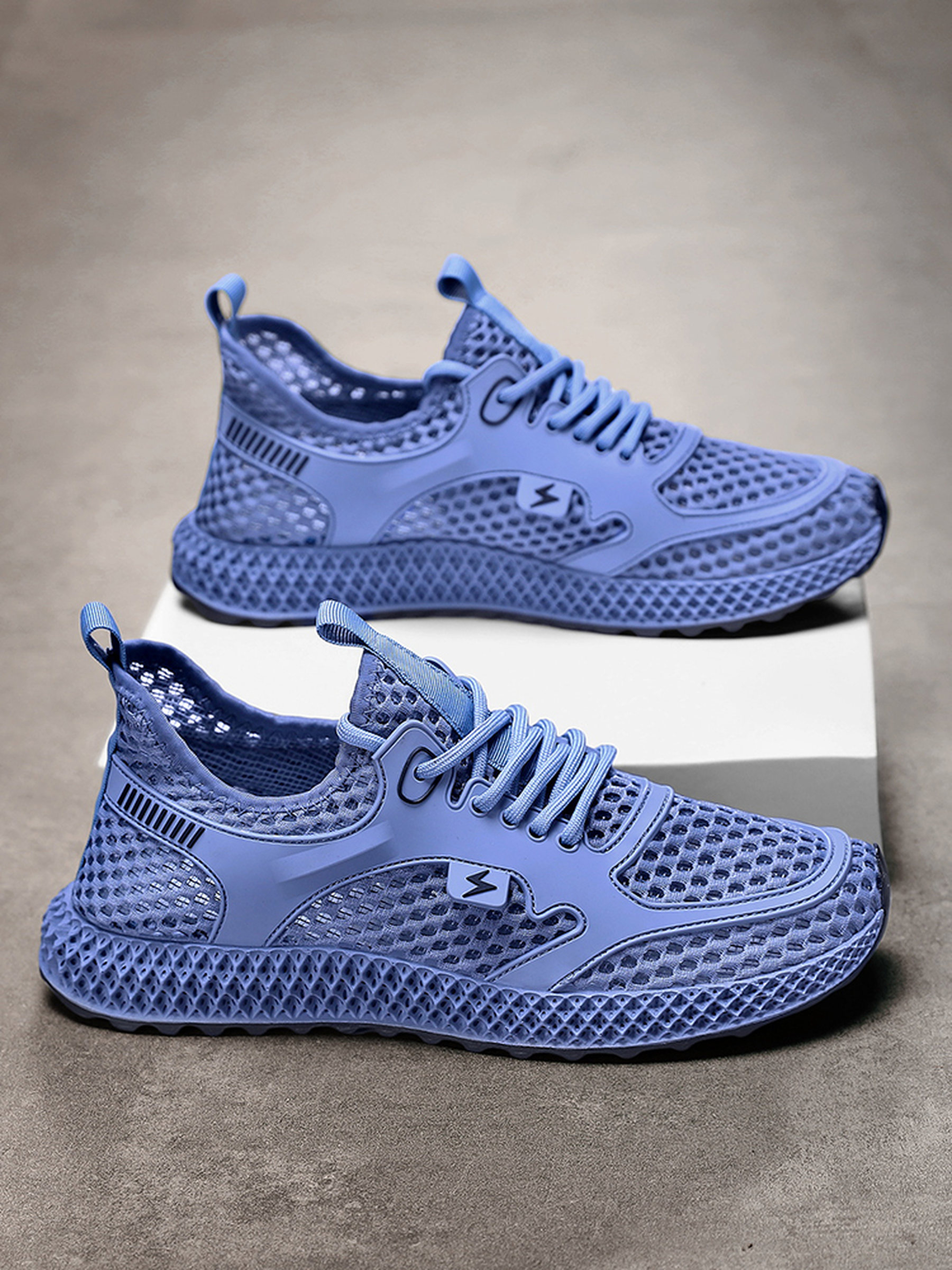 Men Breathable Mesh Flyknit Sneakers