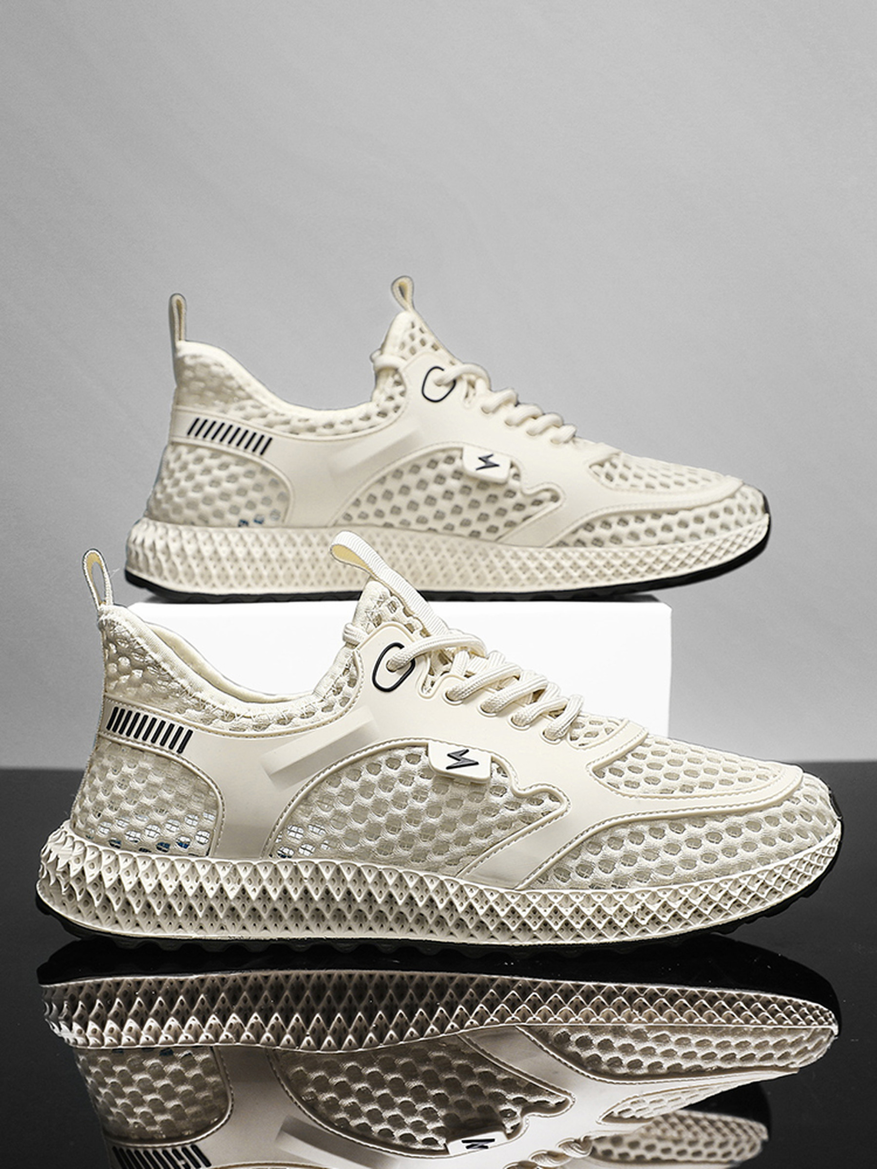 Men Breathable Mesh Flyknit Sneakers