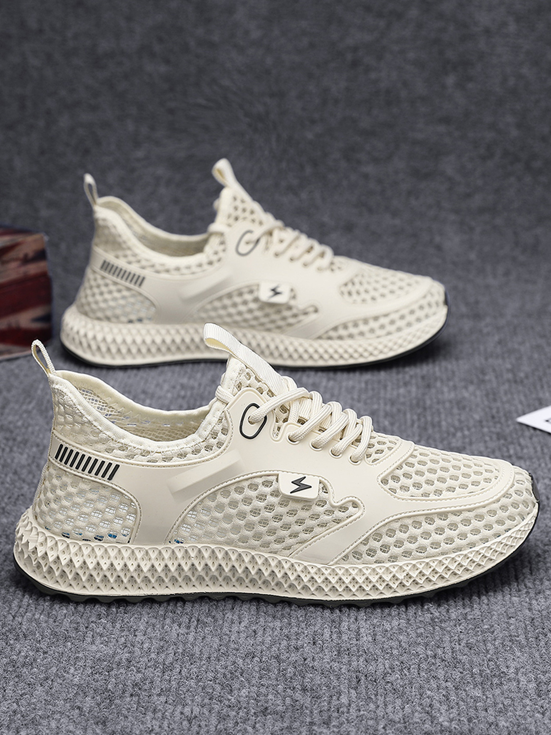 Men Breathable Mesh Flyknit Sneakers