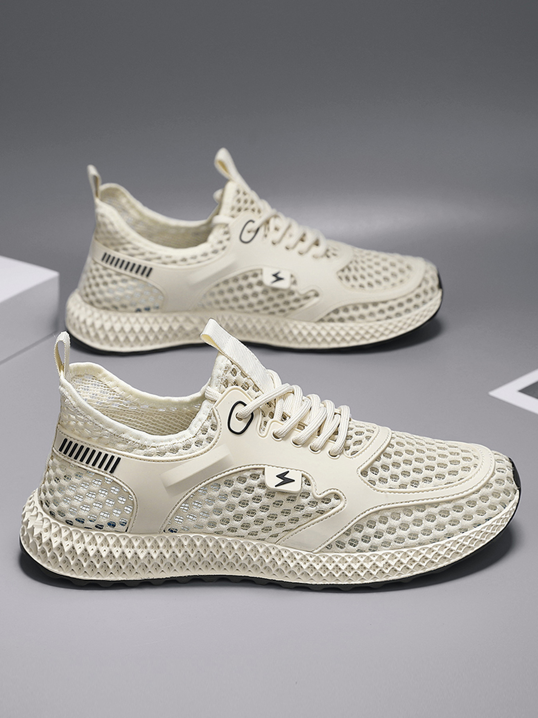Men Breathable Mesh Flyknit Sneakers