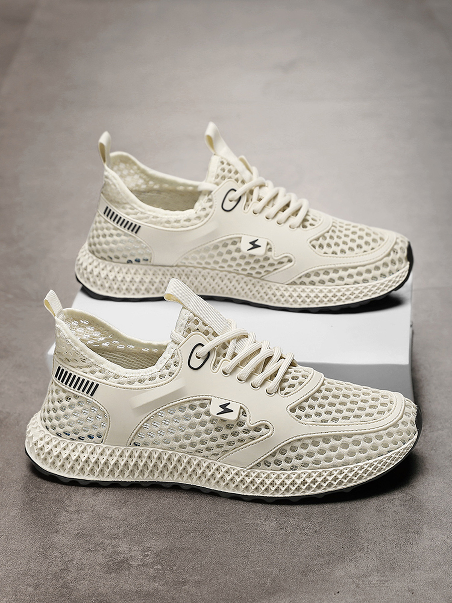 Men Breathable Mesh Flyknit Sneakers