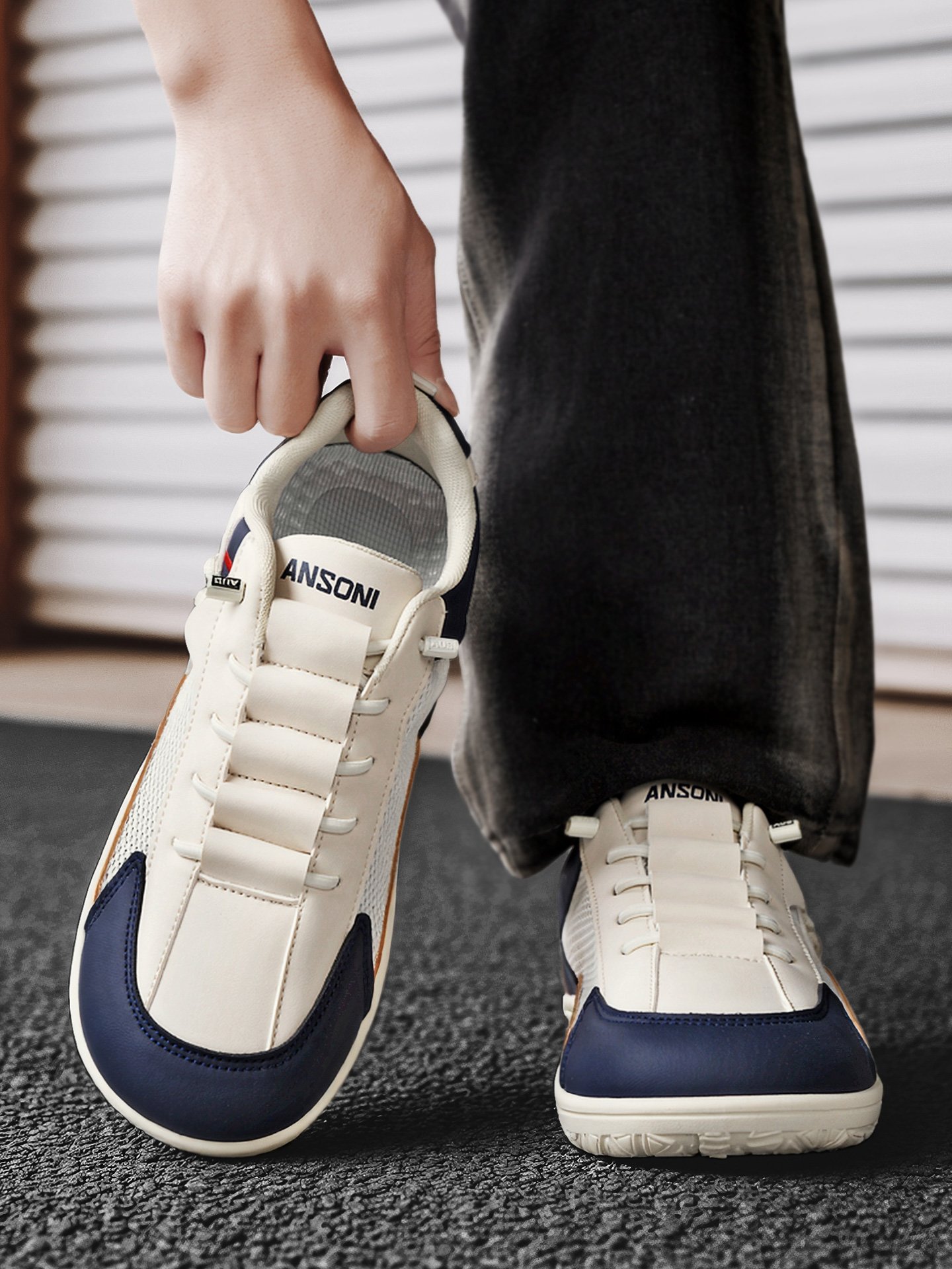 Men Breathable Wide-Fit Casual Sneakers