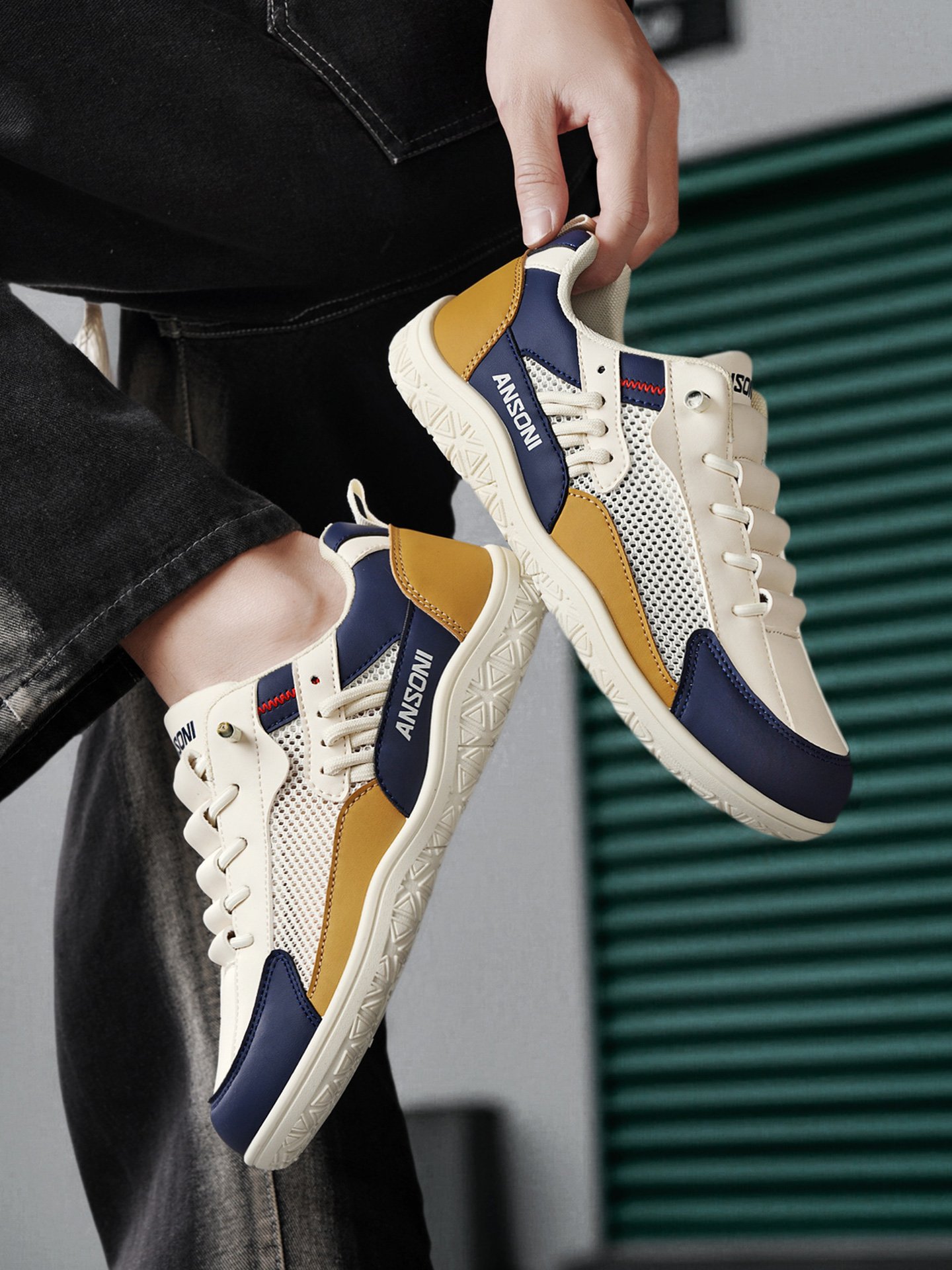Men Breathable Wide-Fit Casual Sneakers
