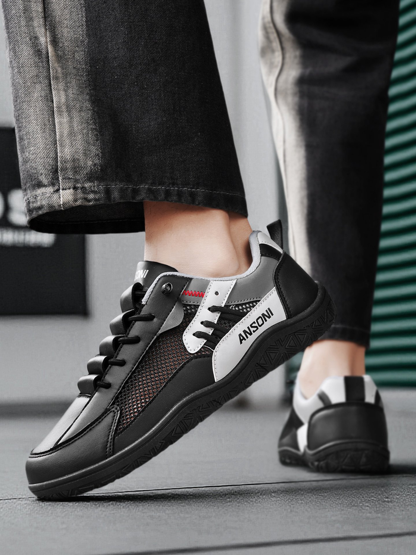Men Breathable Wide-Fit Casual Sneakers