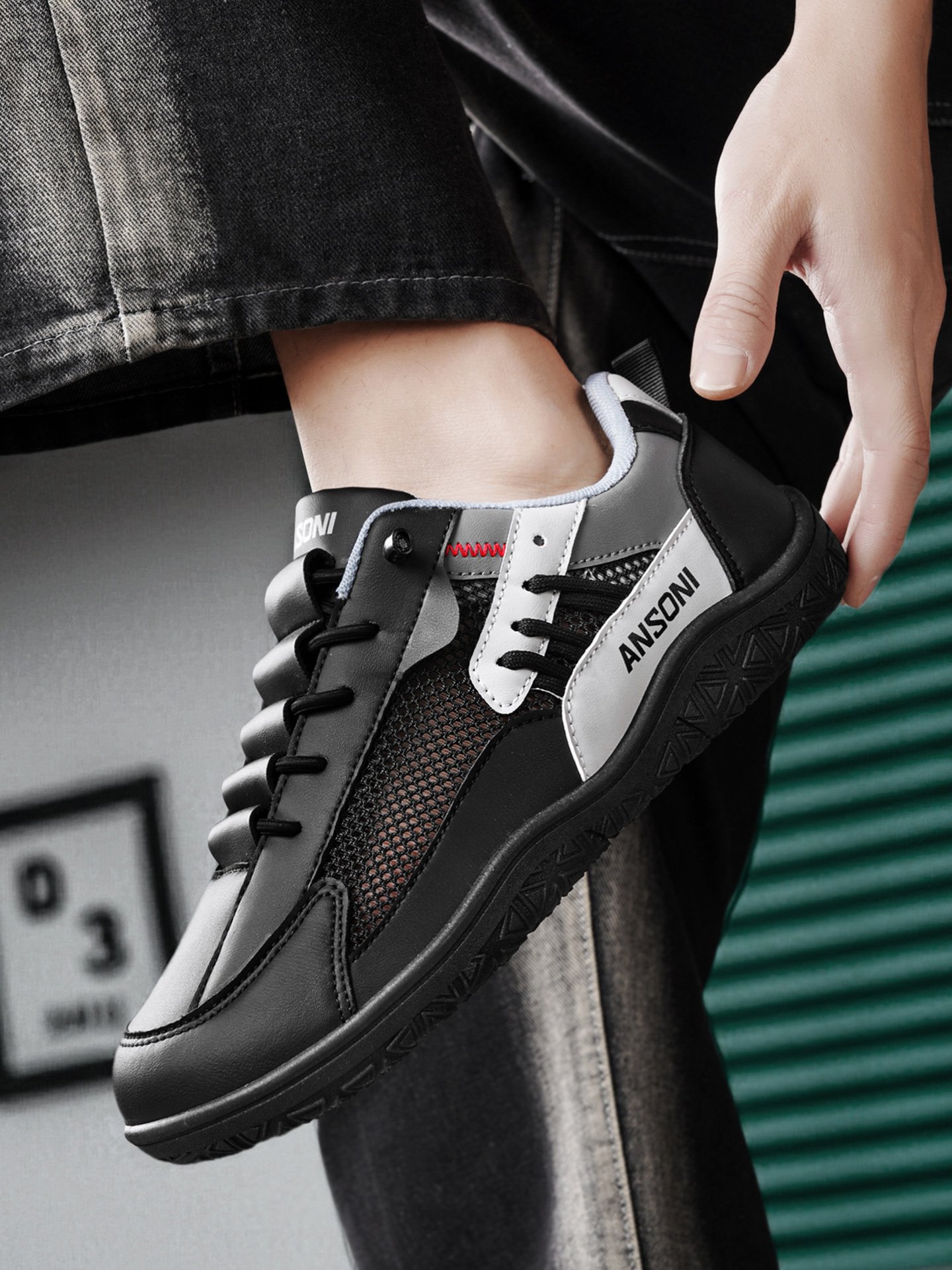Men Breathable Wide-Fit Casual Sneakers