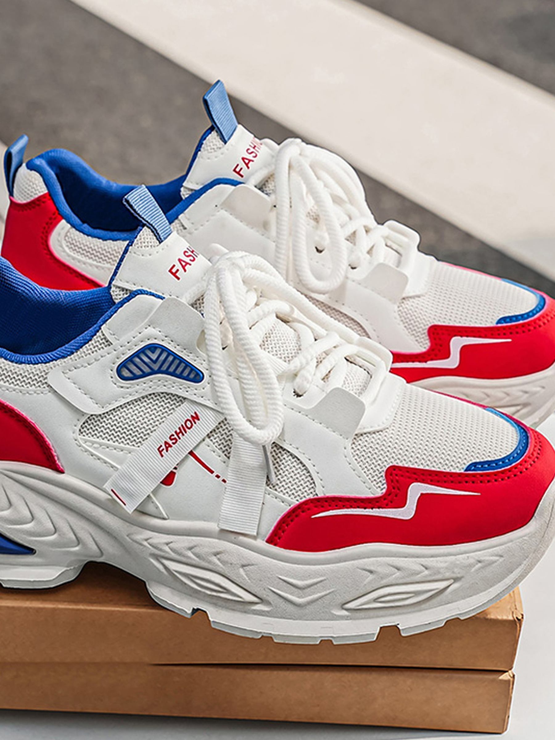 Men Breathable Lace-Up Sports Sneakers