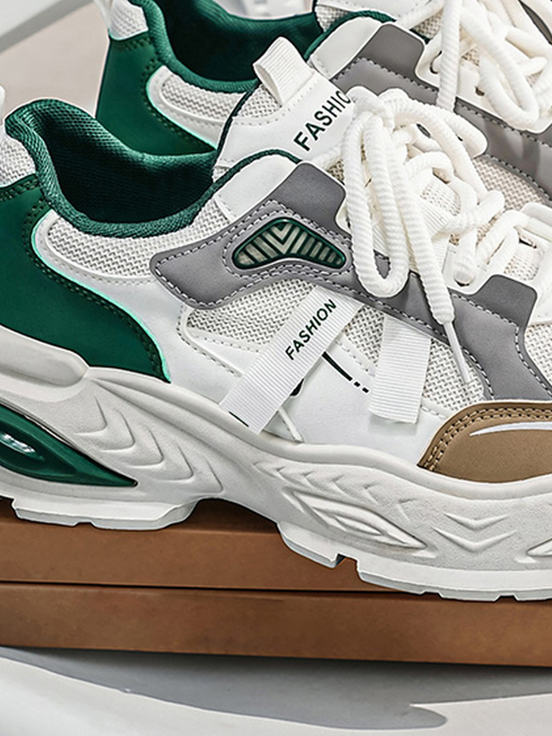 Men Breathable Lace-Up Sports Sneakers