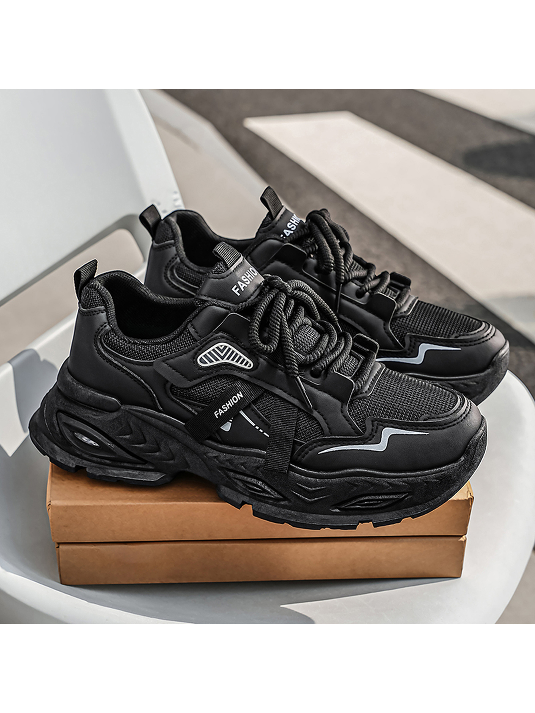 Men Breathable Lace-Up Sports Sneakers